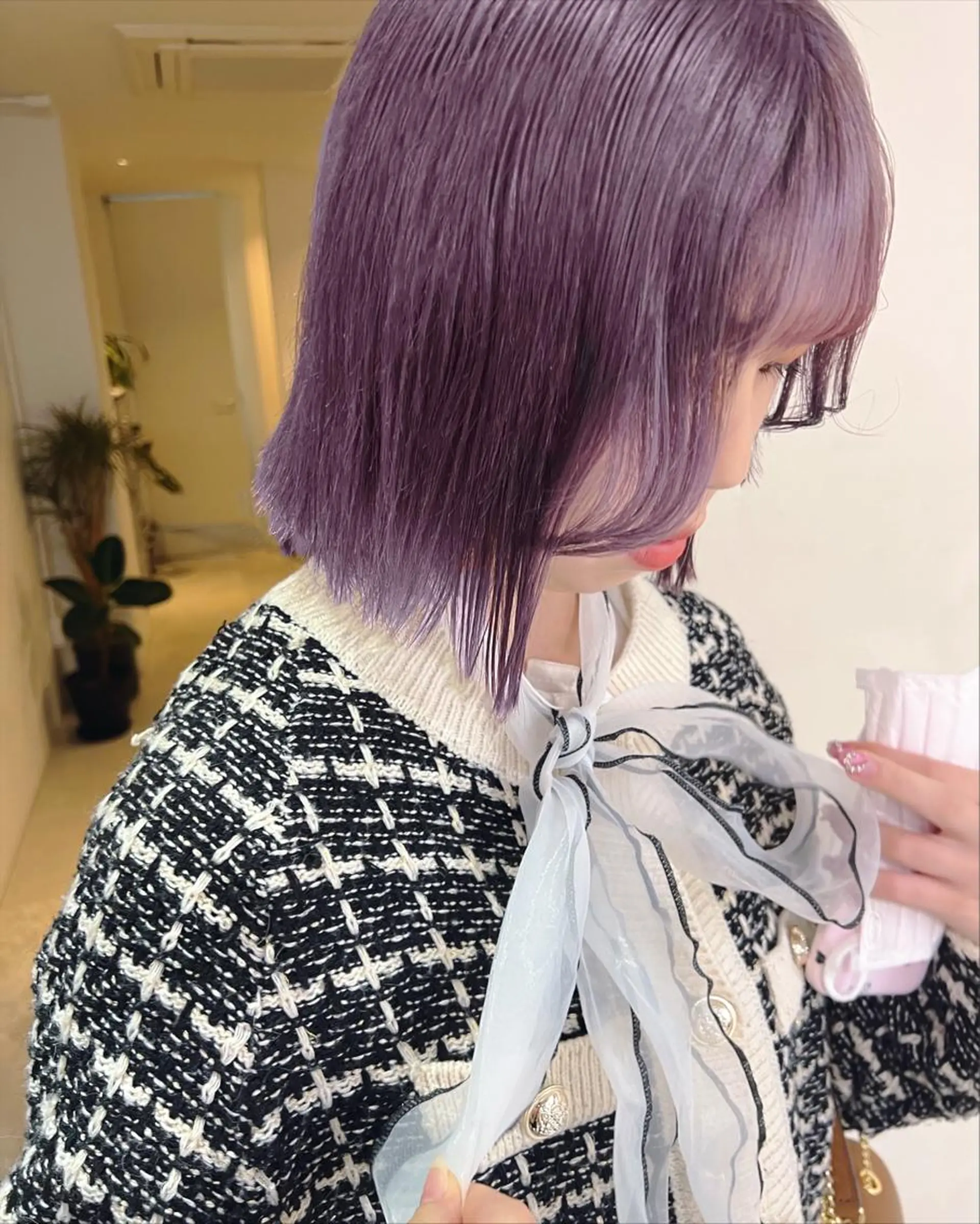 ショート カラー 切りっぱなしボブ ブリーチ ラベンダーカラー シルバー ホワイトシルバー RAIMA ハイトーン/ベージュのヘアスタイル