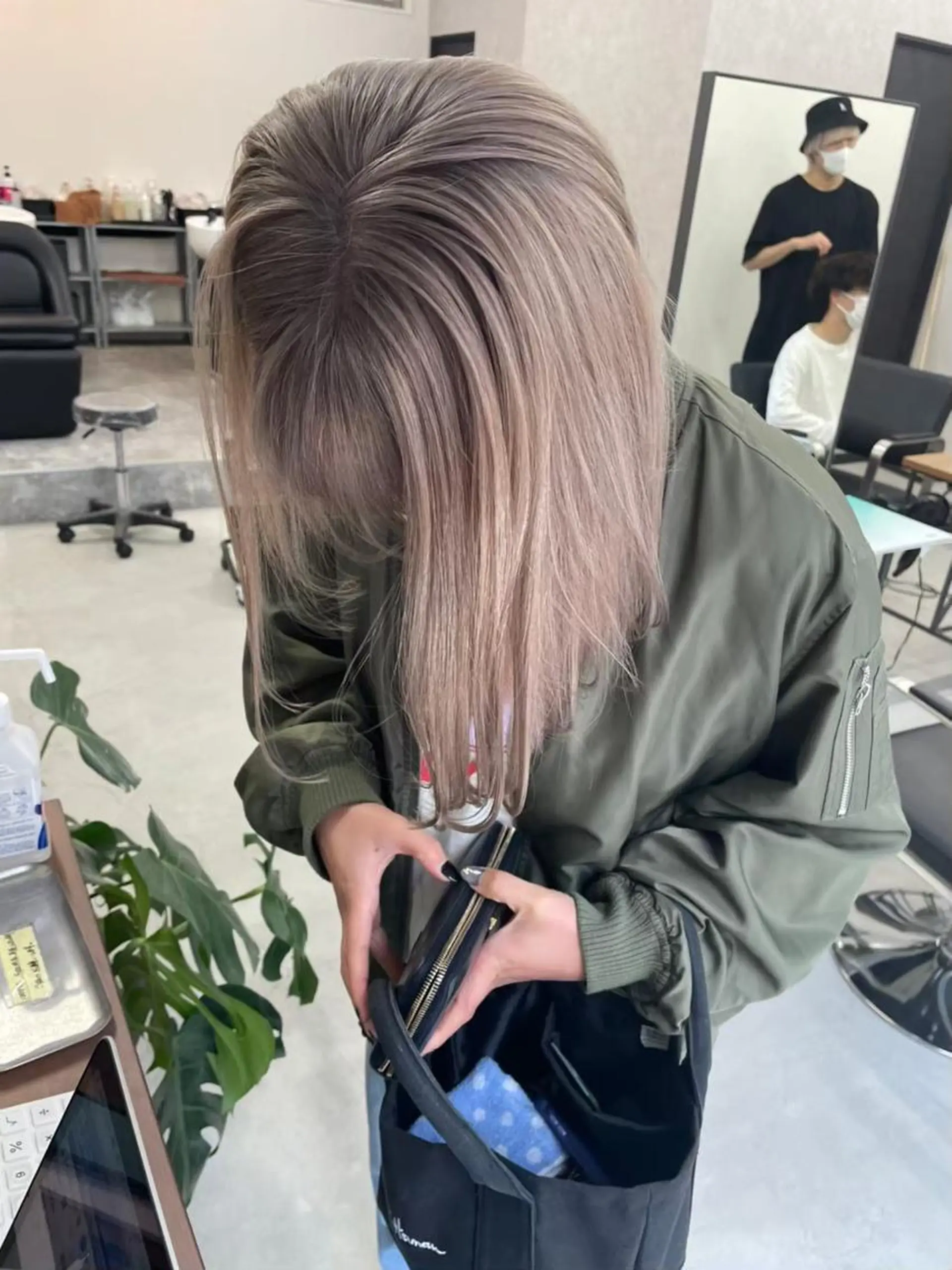 セミロング カラー パーマ ヘアアレンジ ネイル マツエク・マツパ アイブロウ ショートボブ セミロングパーマ バレイヤージュ ブリーチ ケアブリーチ カラー特化サロン大阪 ルービック江坂/新城のヘアスタイル