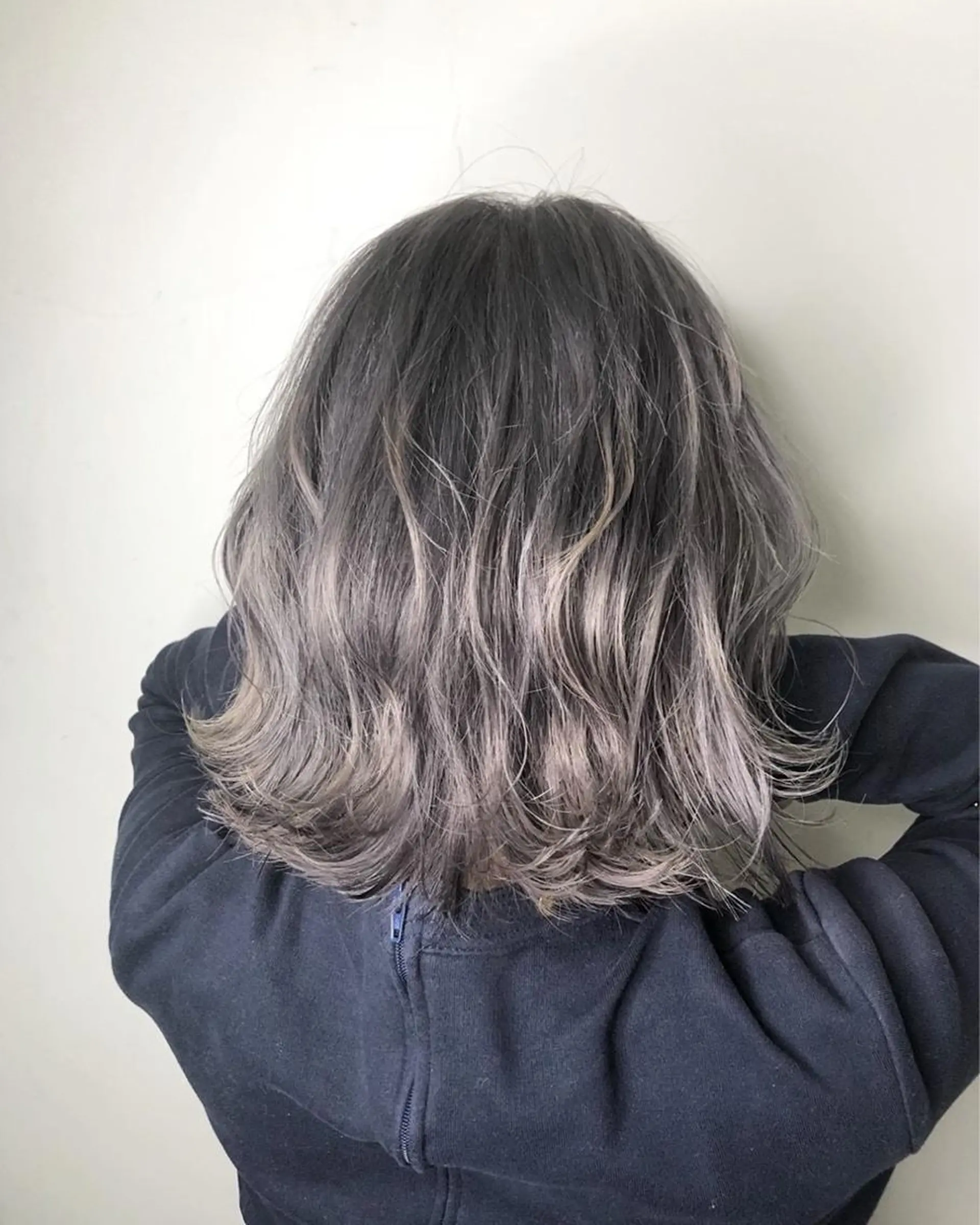 ショート カラー エミュスト心斎橋所属・🎨カラー&髪質改善 職人　松葉優希のヘアスタイル