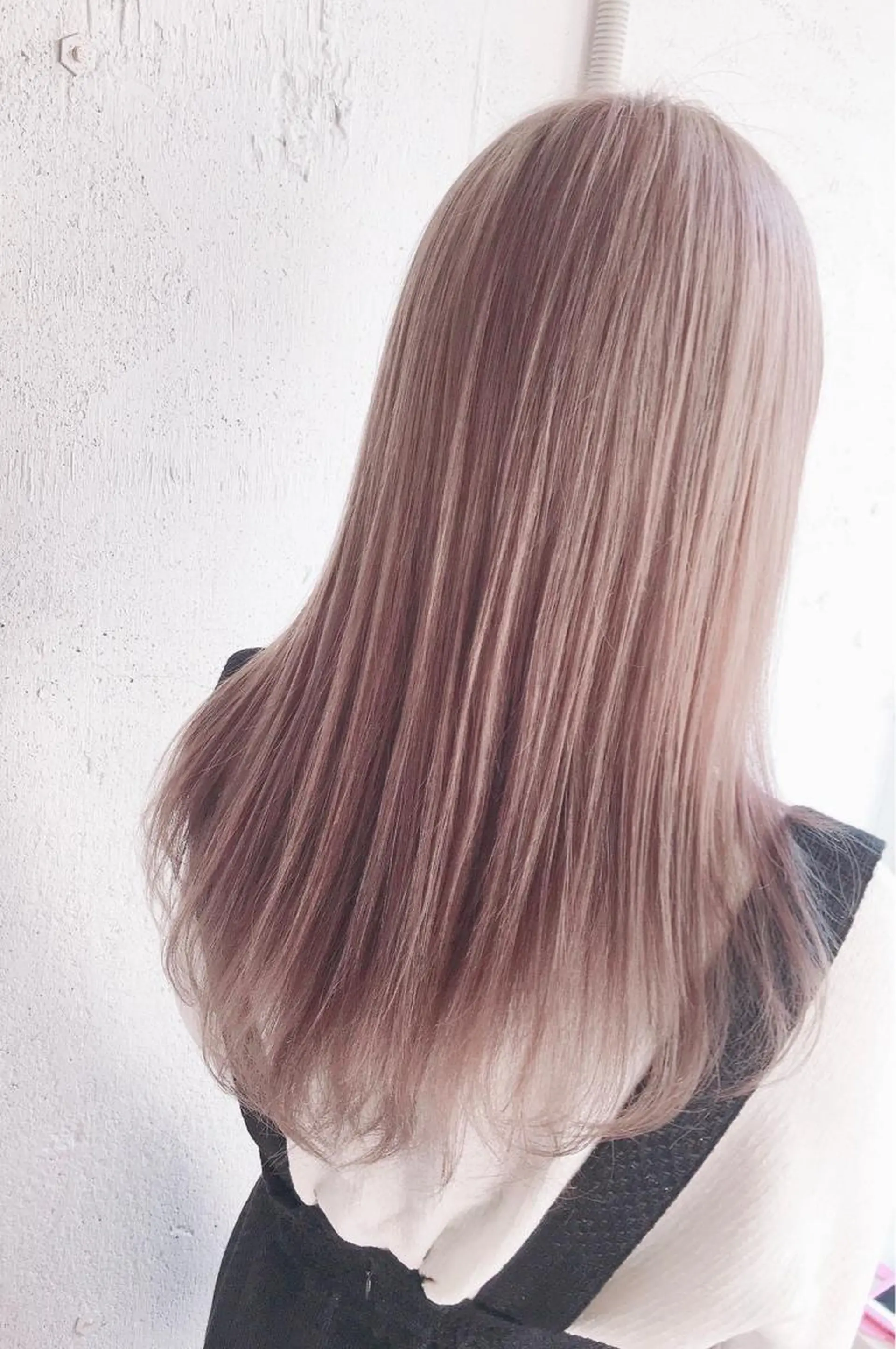 ミディアム カラー ベージュカラー ミルクティーベージュ Fuuu《フゥ》所属・シノザキ シンゴのヘアスタイル