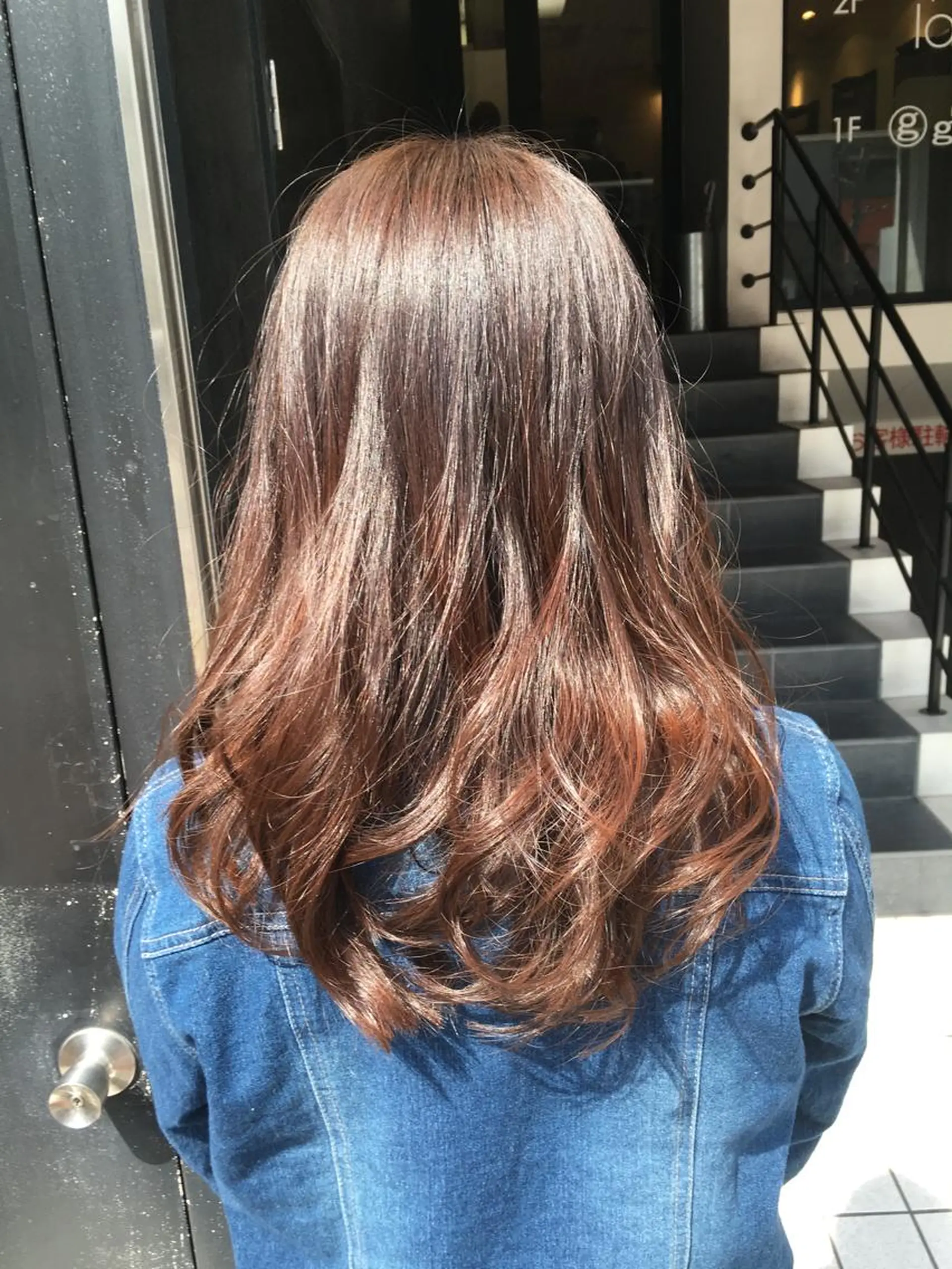 セミロング カラー ブリーチ ブリーチなしカラー 松本 剛成のヘアスタイル