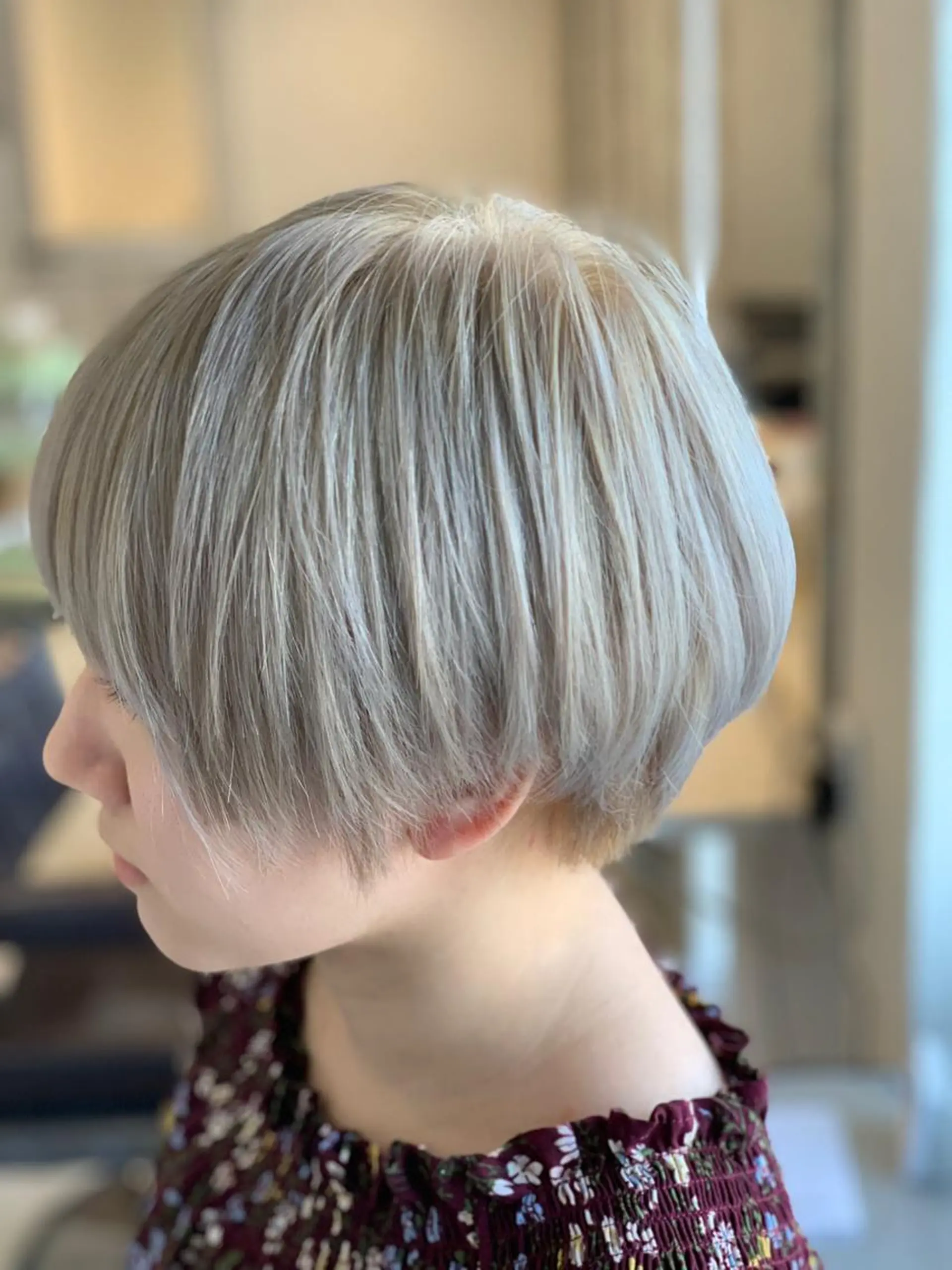 ショート カラー シルバー ホワイトシルバー ヘアカラー トリートメント LUXBE LUCE那覇イオン店所属・LUXBE LUCEのヘアスタイル