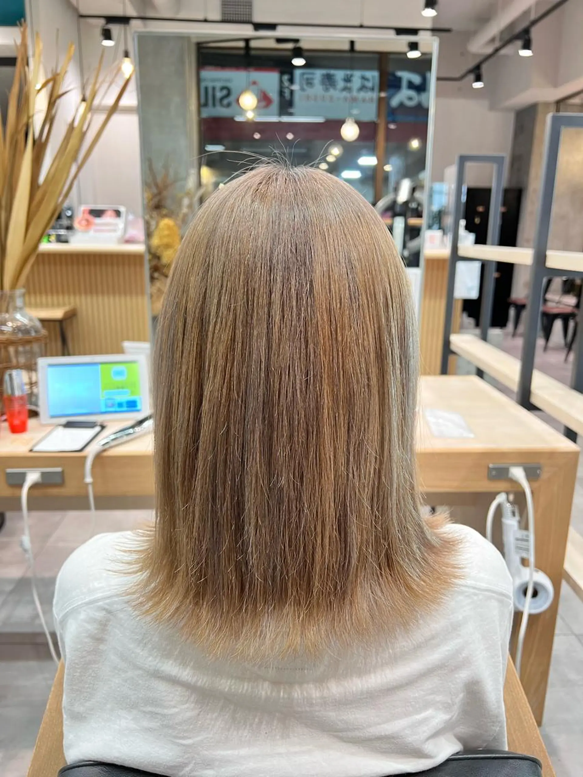 ミディアム カラー ベージュカラー 外ハネヘア 🌞レイヤー×カラー 前川那津美🌞のヘアスタイル