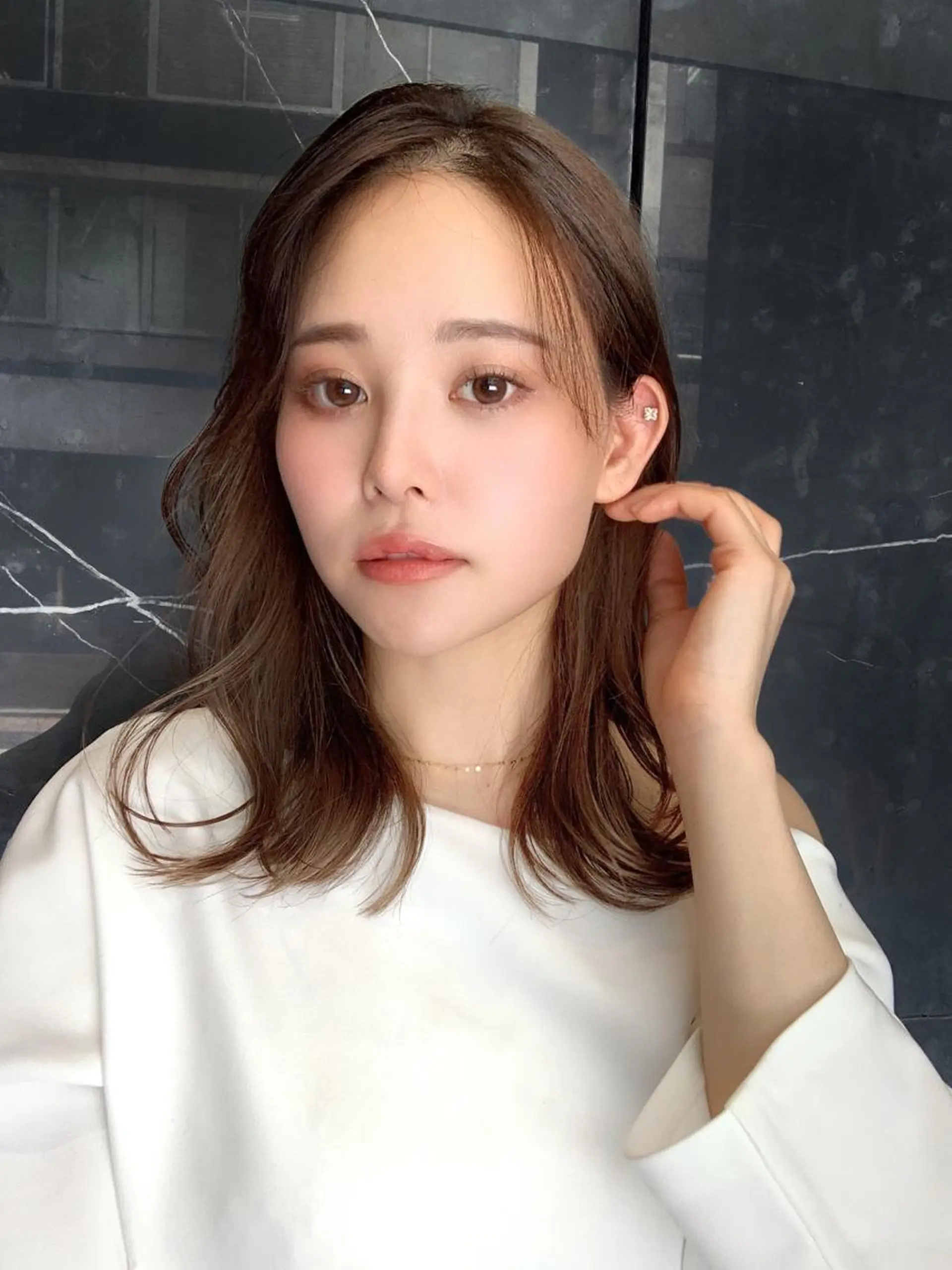 ミディアム カラー ベージュカラー くびれヘア 韓国風ヘア カット ヘアカラー トリートメント レイヤー専門家 ダブルカラー修のヘアスタイル