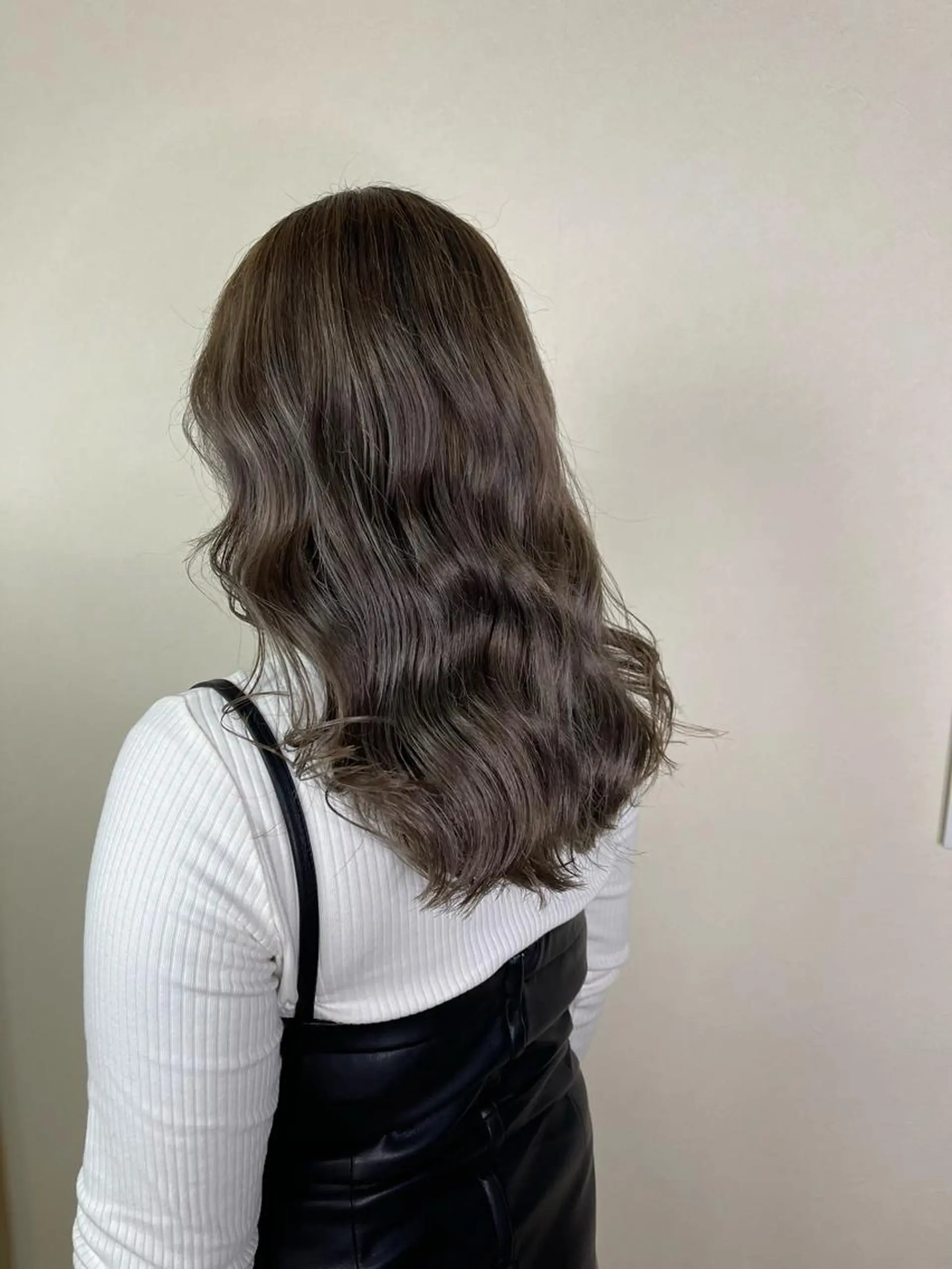 ロング カラー グレージュ 鎌倉 光洋のヘアスタイル
