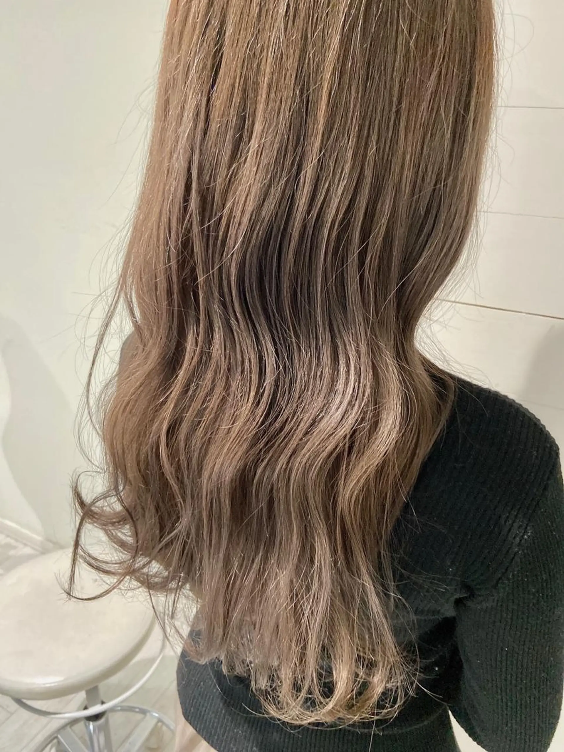 ロング AHNKISM所属・トレンドレイヤー/ 透明感カラーのヘアスタイル