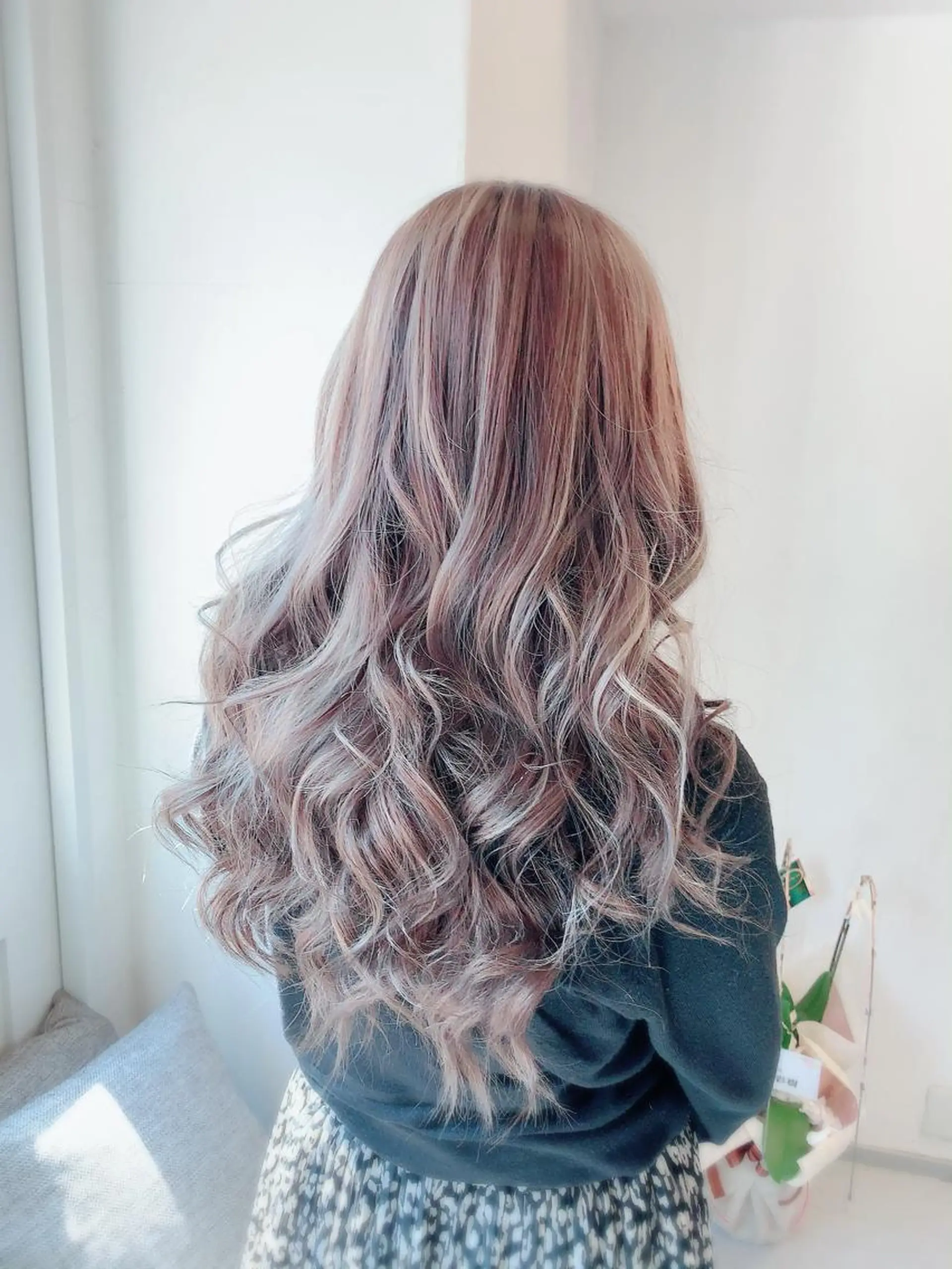 ロング カラー アッシュ ベージュカラー ハイライトカラー ハイライト ヘアカラー トリートメント 🍀Moda by Grande🍀のヘアスタイル