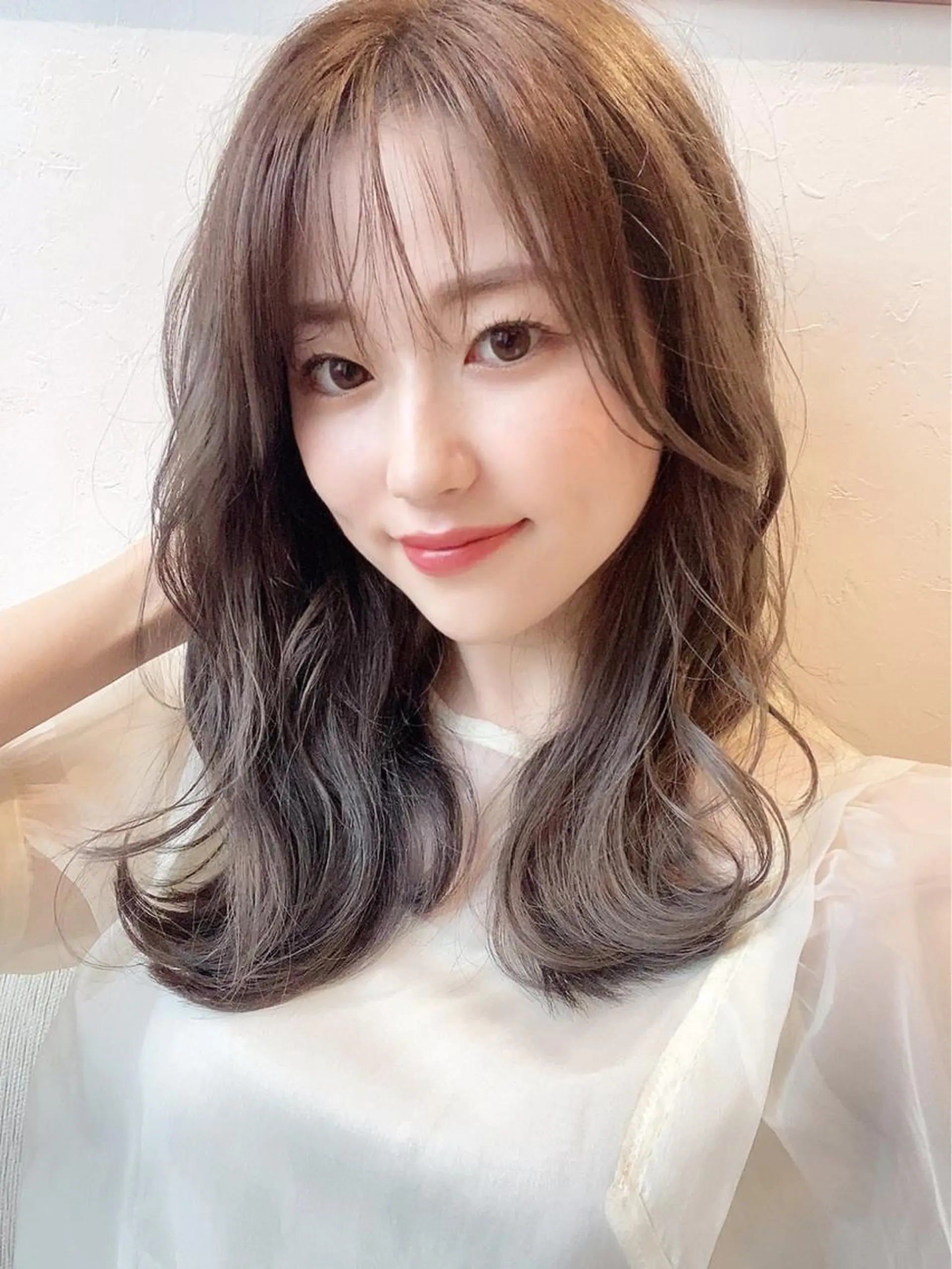 ミディアム 山中 かりんのヘアスタイル