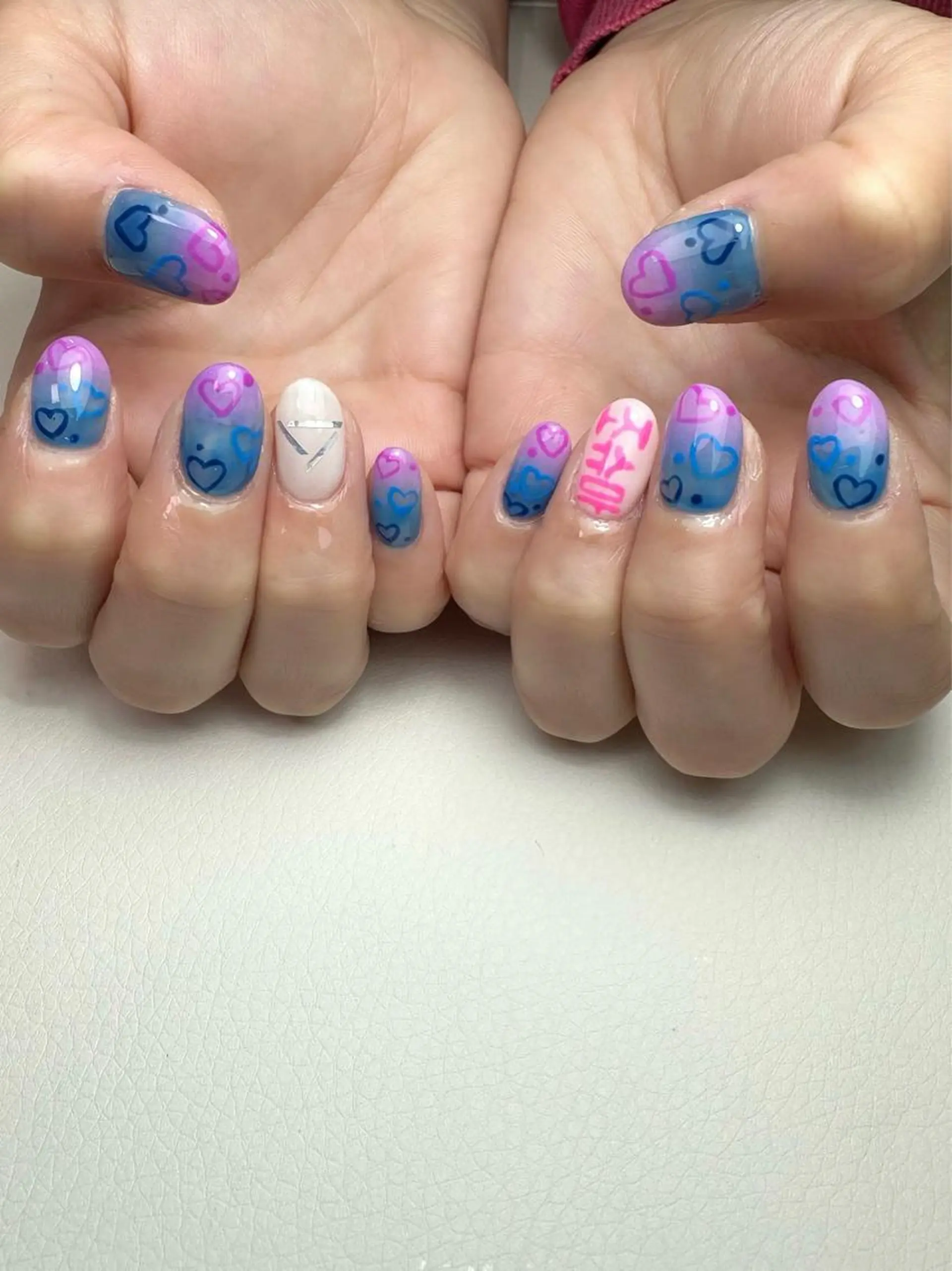 ネイル アートネイル ハート ハンドネイル Nail ameria megu所属・ameria meguのネイルデザイン