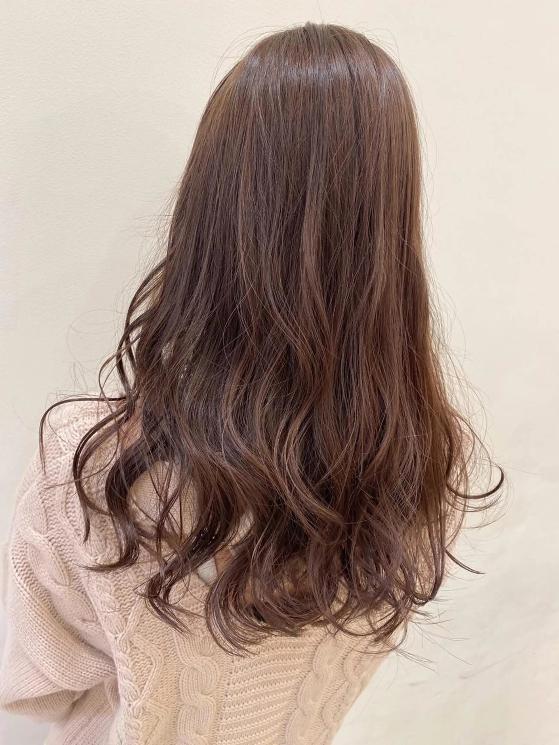 ロング カラー ベージュカラー バイオレットカラー 艶 透け感カラー 似合わせ 齊木 勇人のヘアスタイル