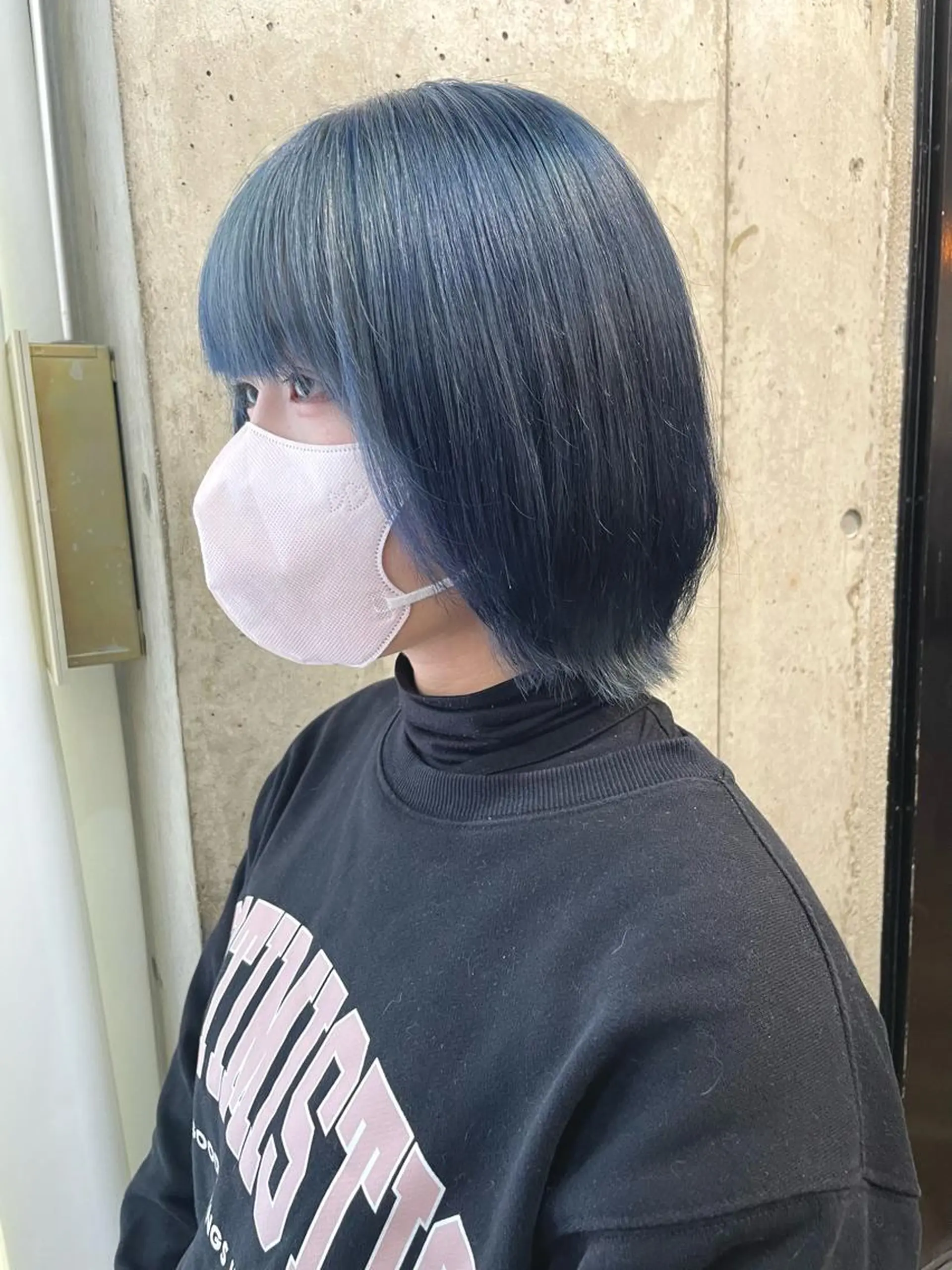 ミディアム カラー ブルーカラー lani hair salon所属・SHOTO ハイトー ン/デザインカラーのヘアスタイル