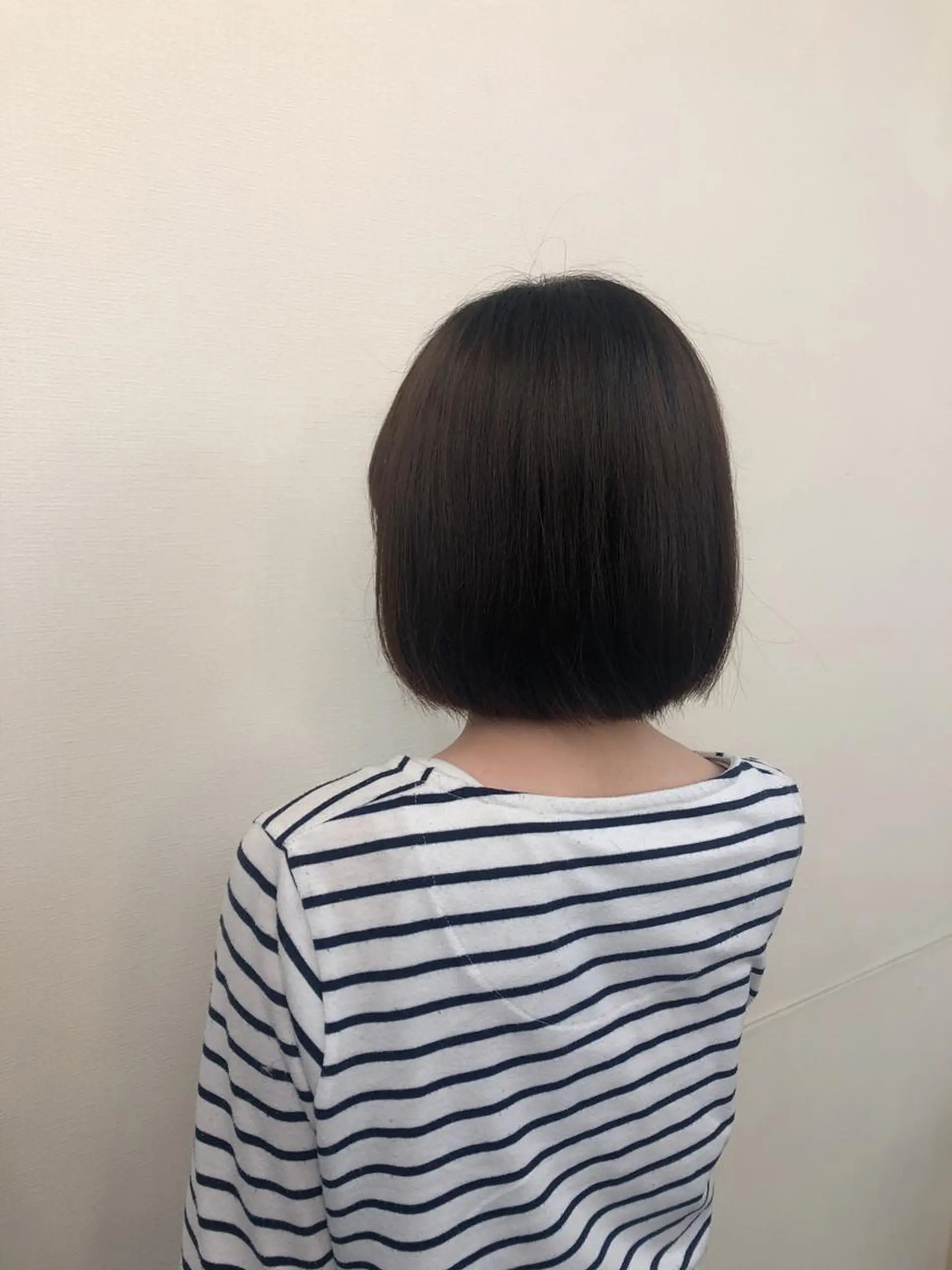 ミディアム ボブ 学生 カット 縮毛矯正 崎山 瑠依のヘアスタイル