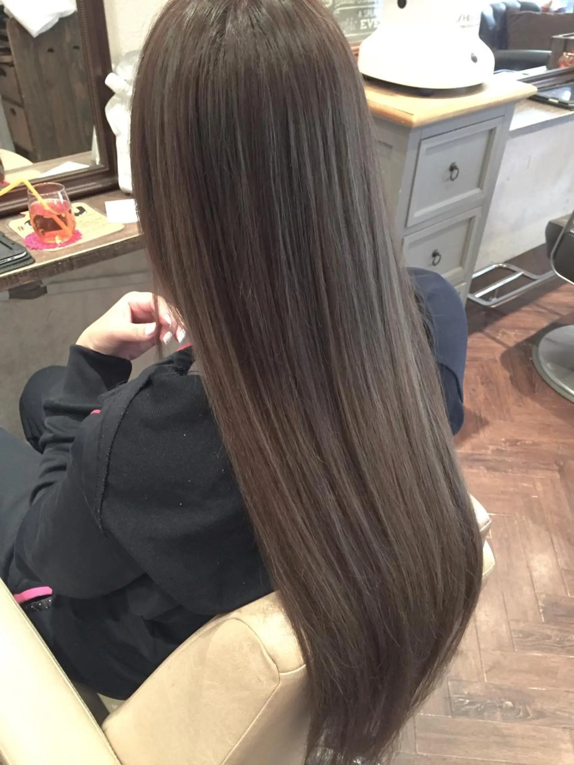 ロング カラー アッシュ ハイライトカラー ハイライト ロング ヘアカラー いしだ みさきのヘアスタイル