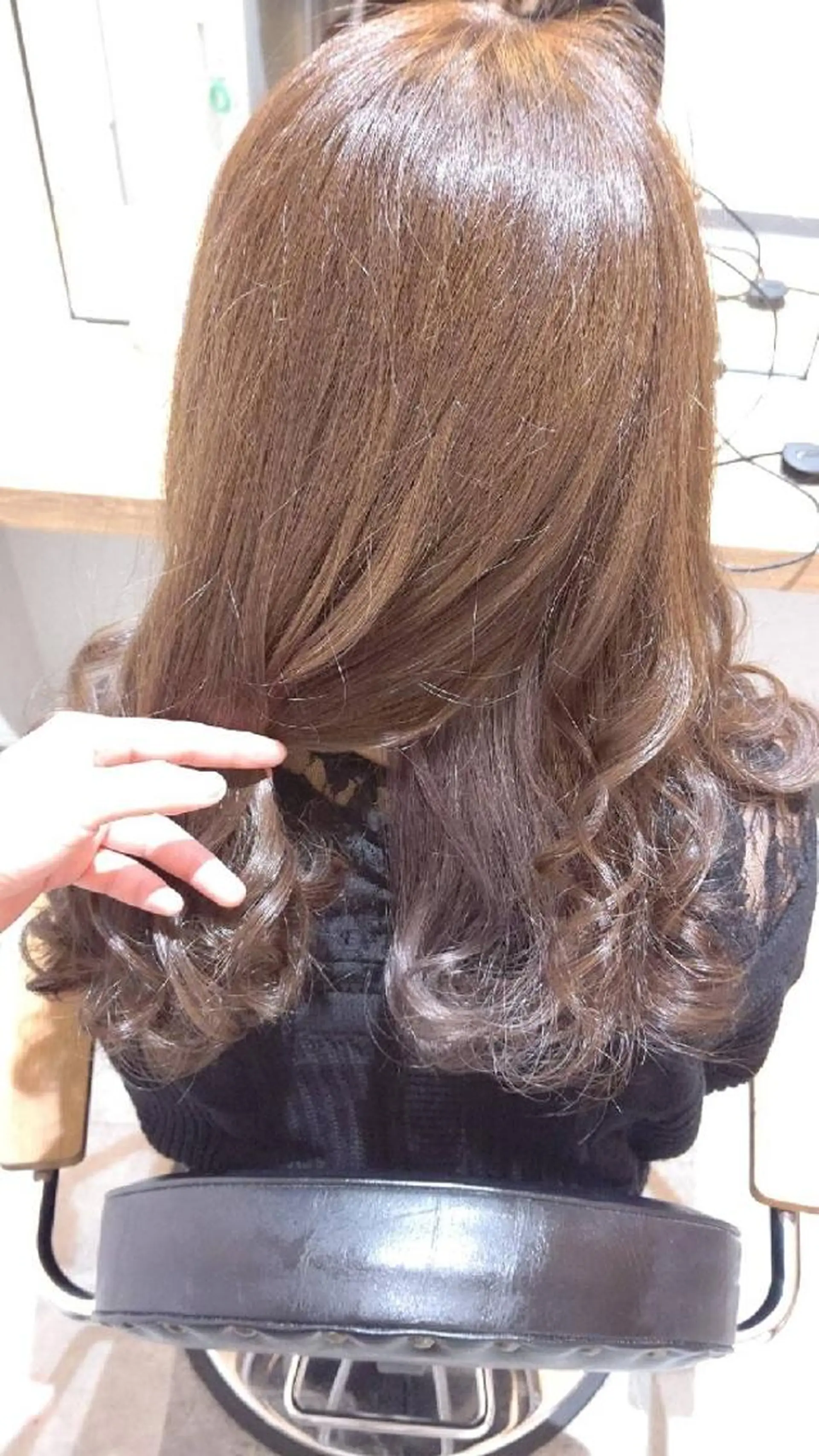 ロング カラー LUXBE GALLERY なんば駅前店所属・ラックスビーギャラリ ー AKICOのヘアスタイル