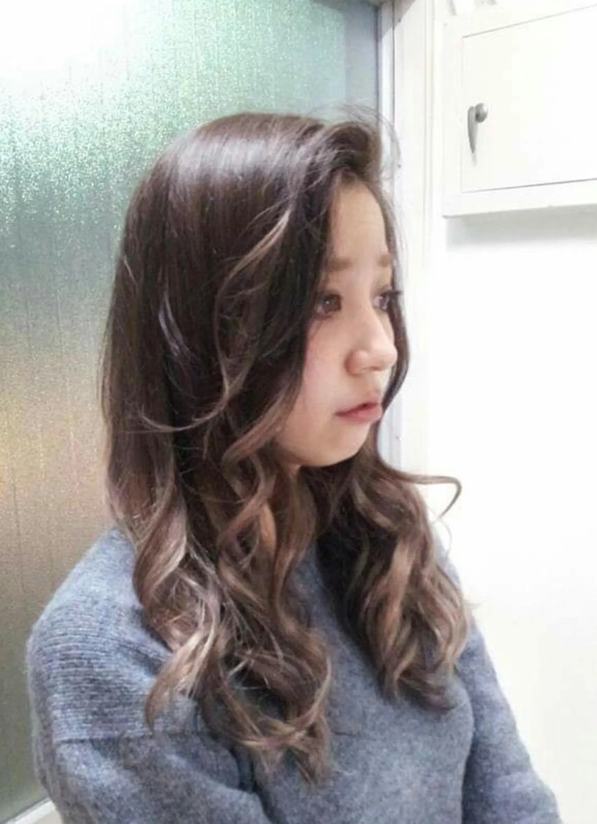 ミディアム セミロング ロング カラー アッシュ グラデーションカラー ハイライトカラー ラベンダーカラー ハイライト TRUNS髪質改善所属・100%髪質改善特化 TRUNSのヘアスタイル