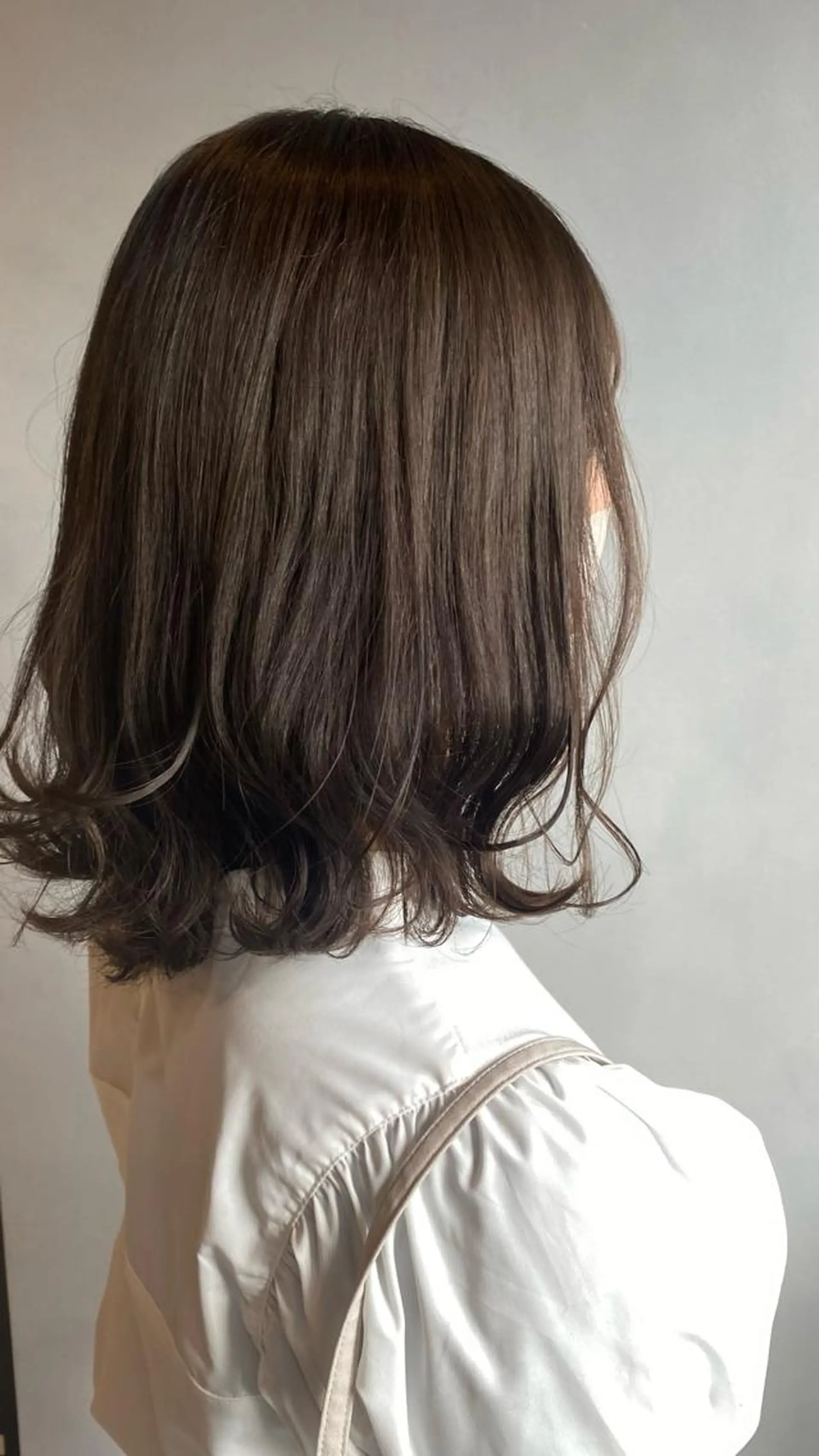 ミディアム カラー ベージュカラー モカベージュ カット ヘアカラー 🪐SOURCE 塚口　シマブクロ🪐のヘアスタイル