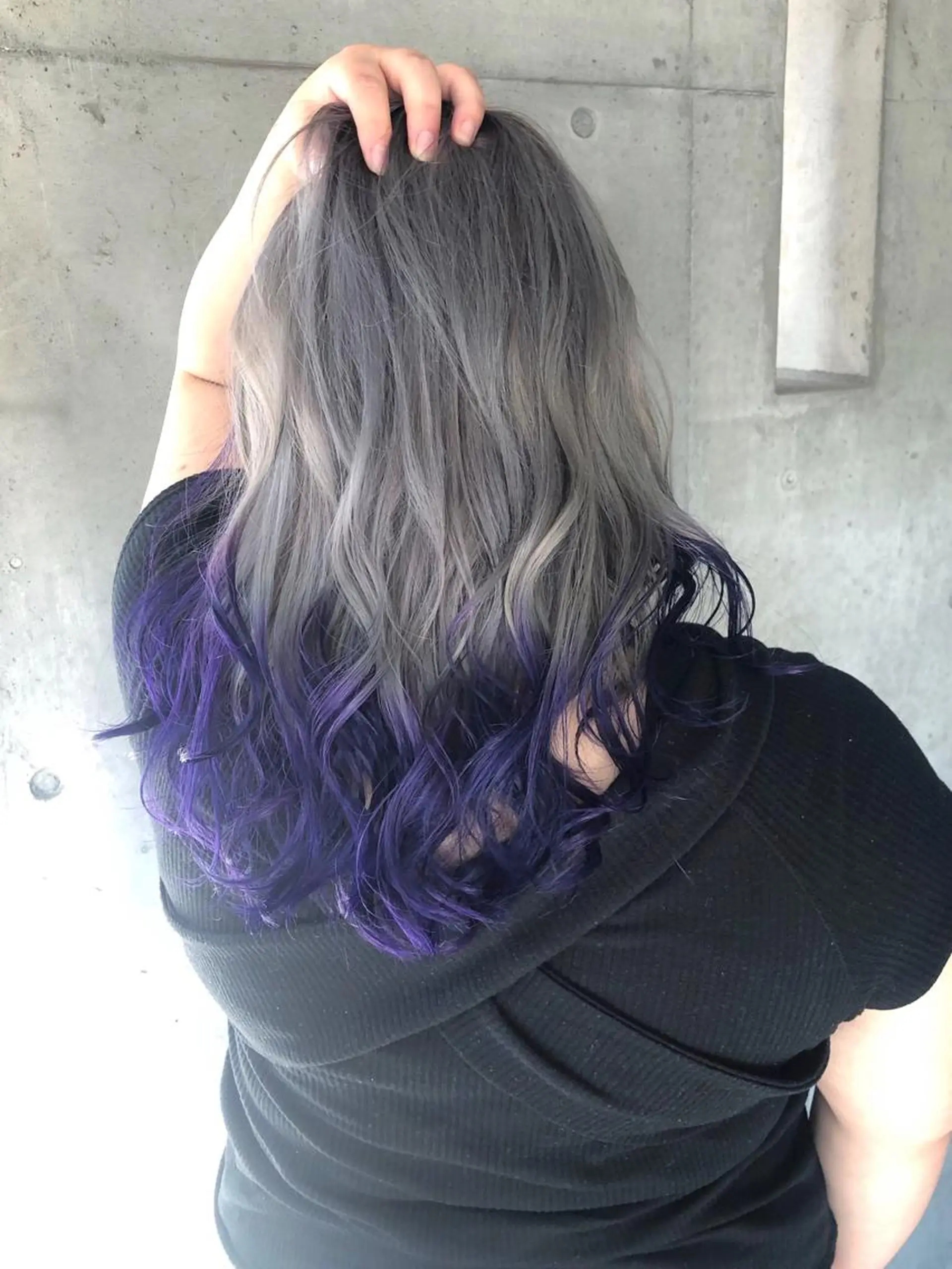 セミロング カラー パープルカラー シルバー 是枝 さくらのヘアスタイル