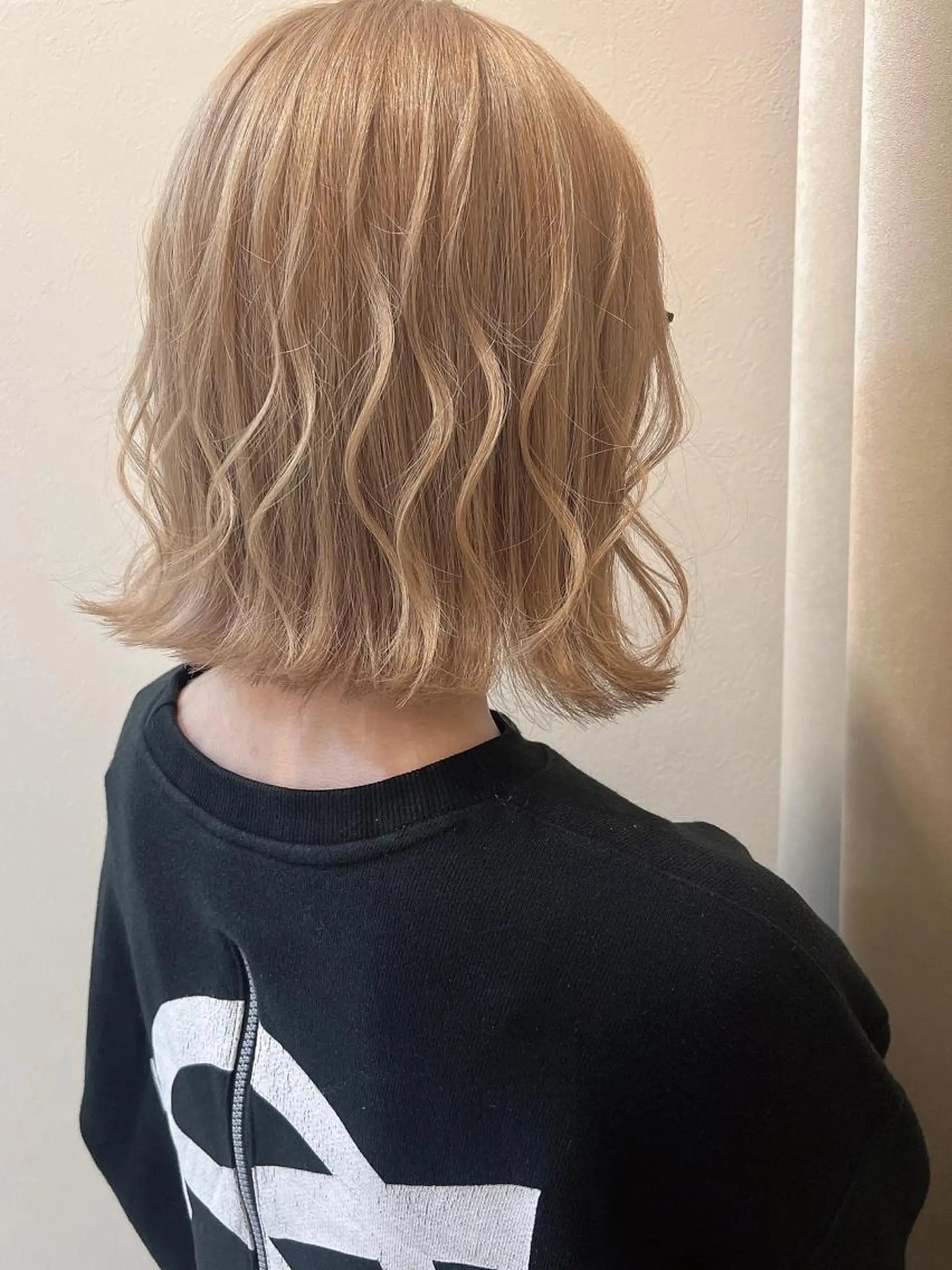 ショート カラー ヘアアレンジ ベージュカラー ミルクティーベージュ エクステ&カラー 特化F-card上通のヘアスタイル