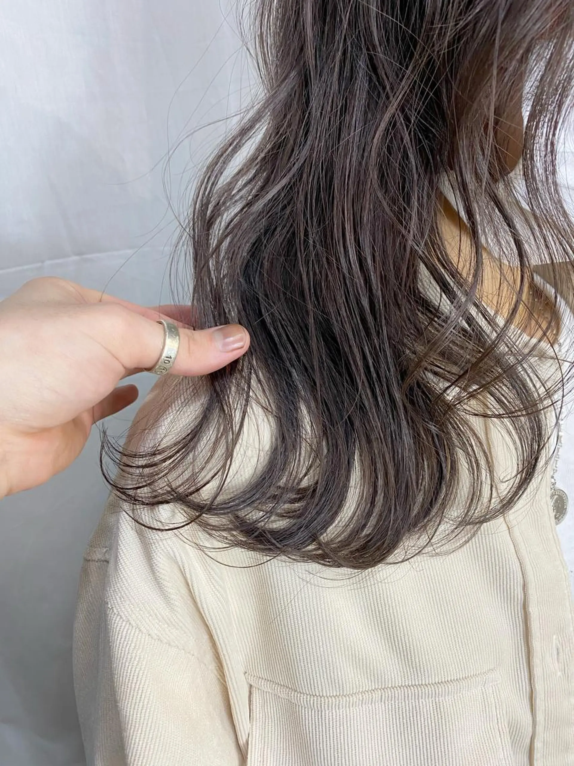 ロング カラー グレージュ ミルクティーグレージュ Piaコータロー ハイトーン&‪ボブのヘアスタイル