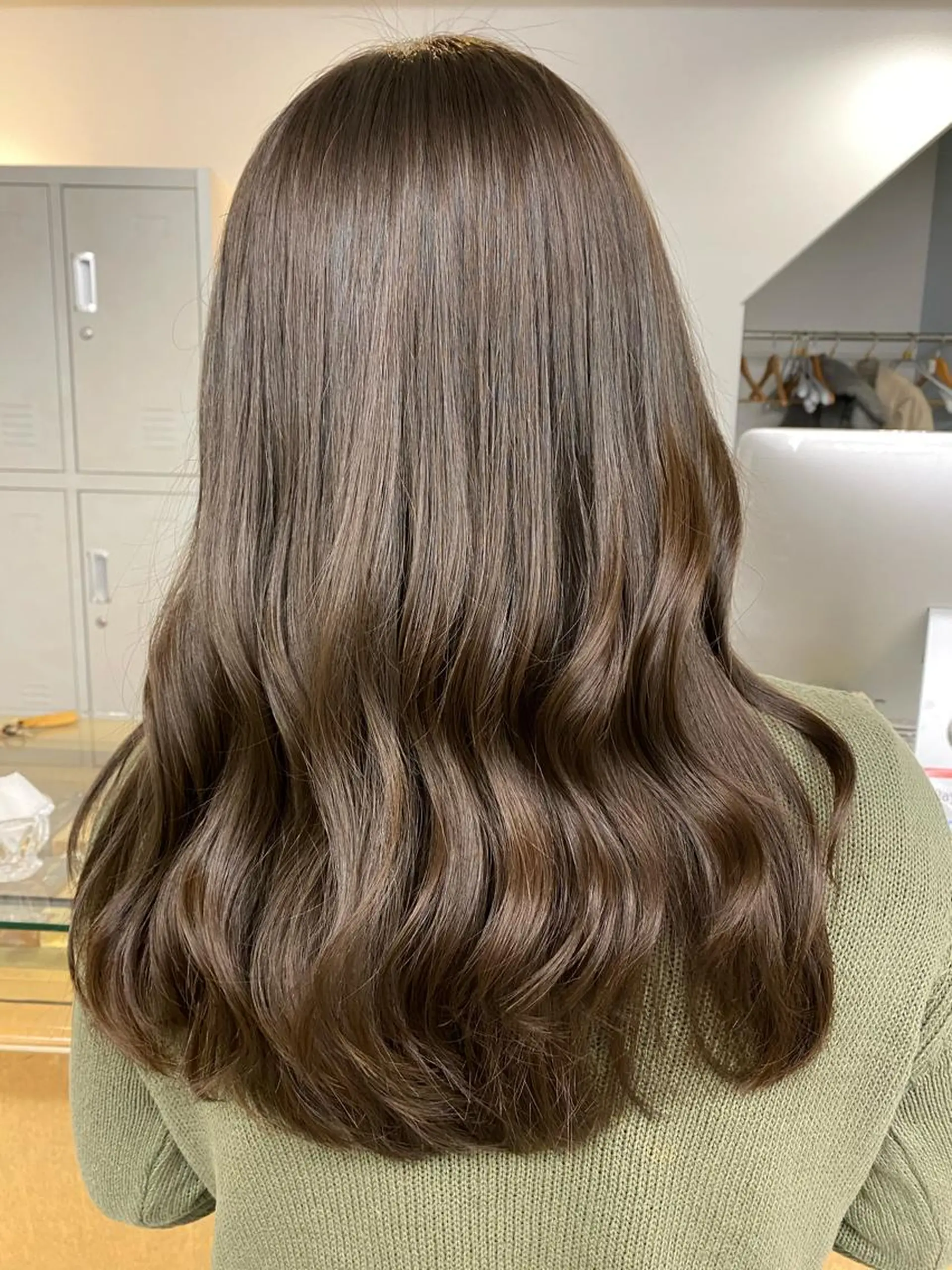 セミロング tomoe 艶カラー💗🪽のヘアスタイル