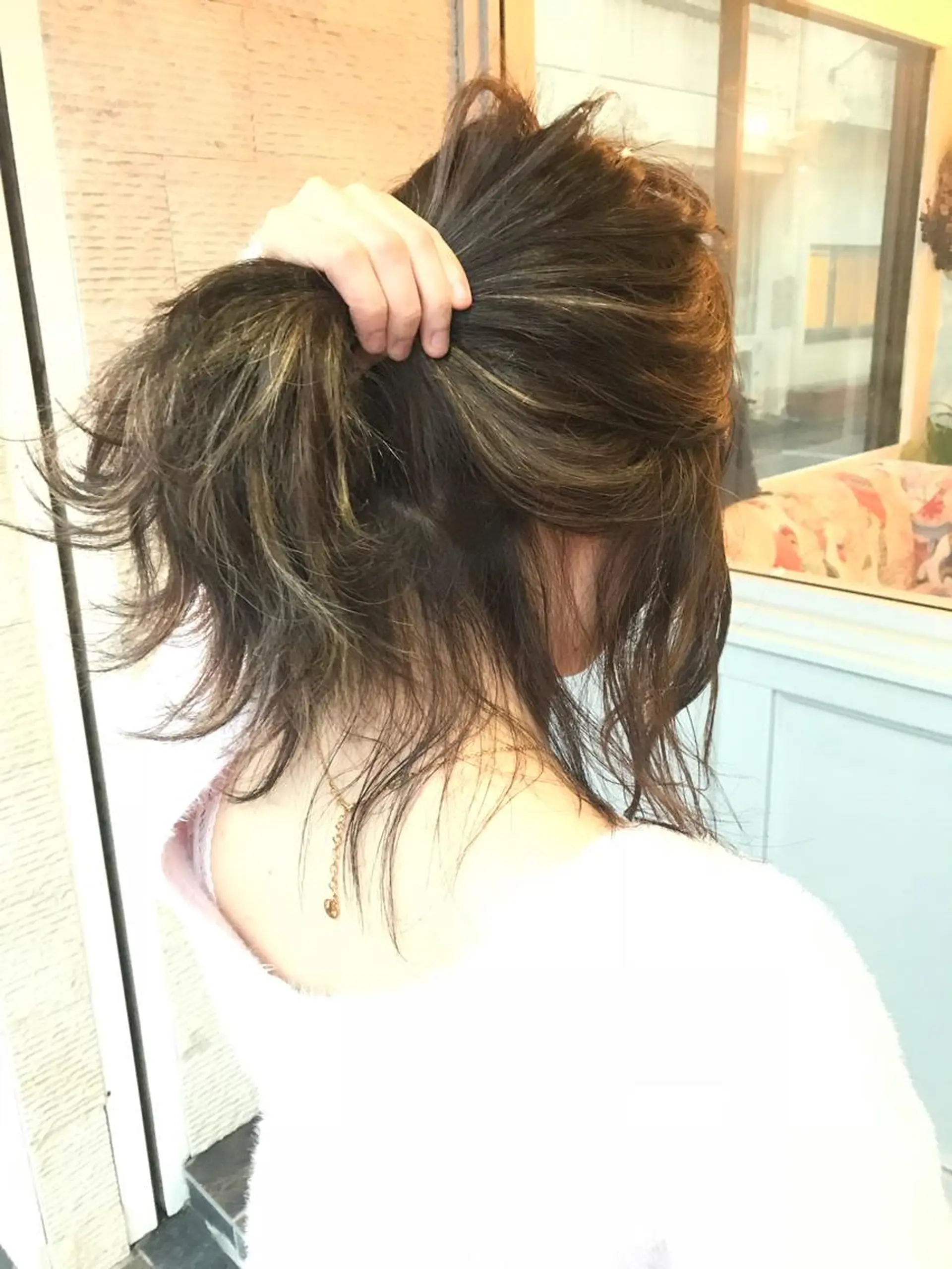 ミディアム カラー ヘアアレンジ ブリーチ グラデーションカラー ハイライトカラー ハイライト おくれ毛 Mariana/ 鶴原-ハイライトのヘアスタイル