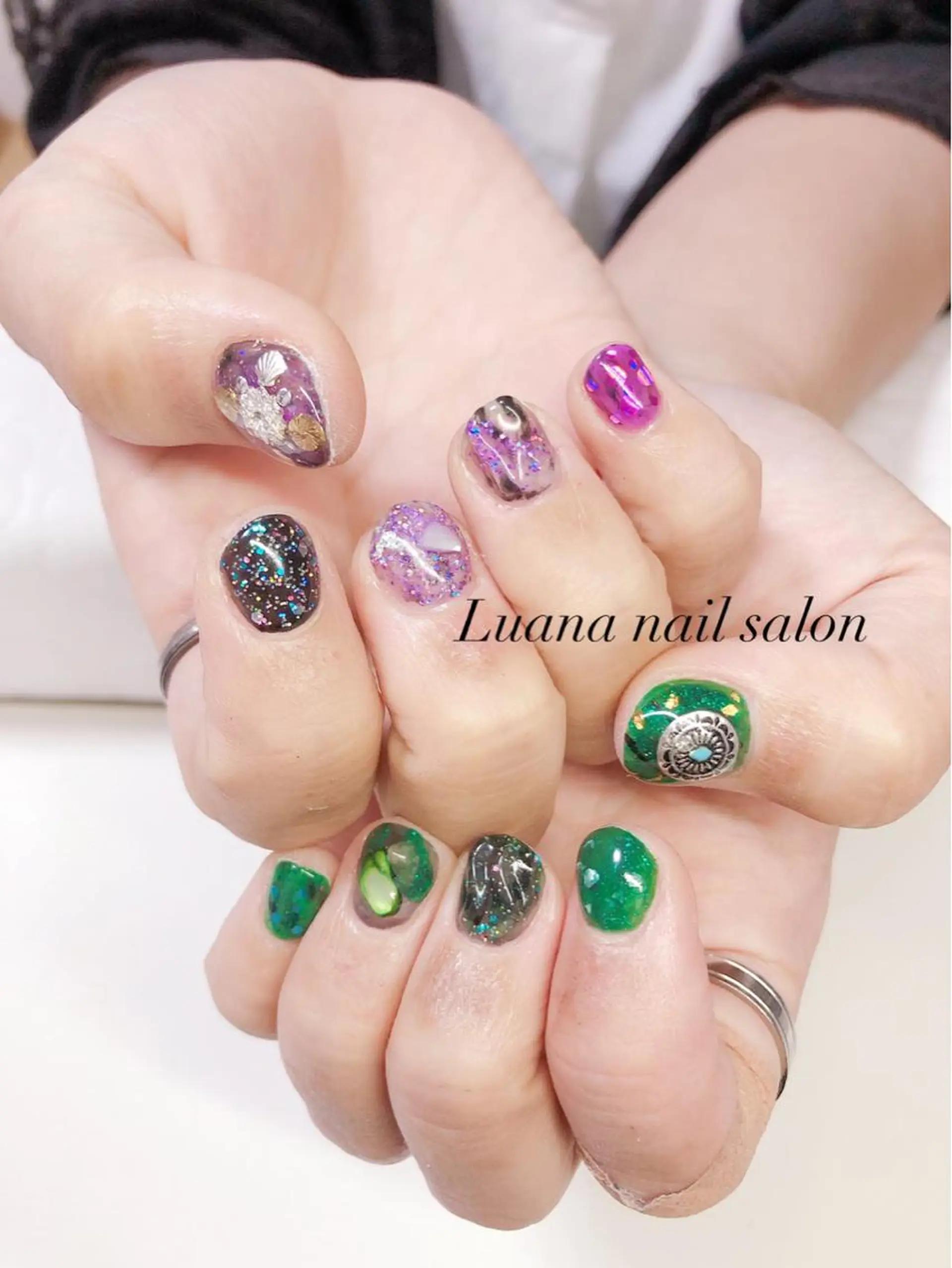 ネイル Loa　salon所属・小南 奈々美のネイルデザイン