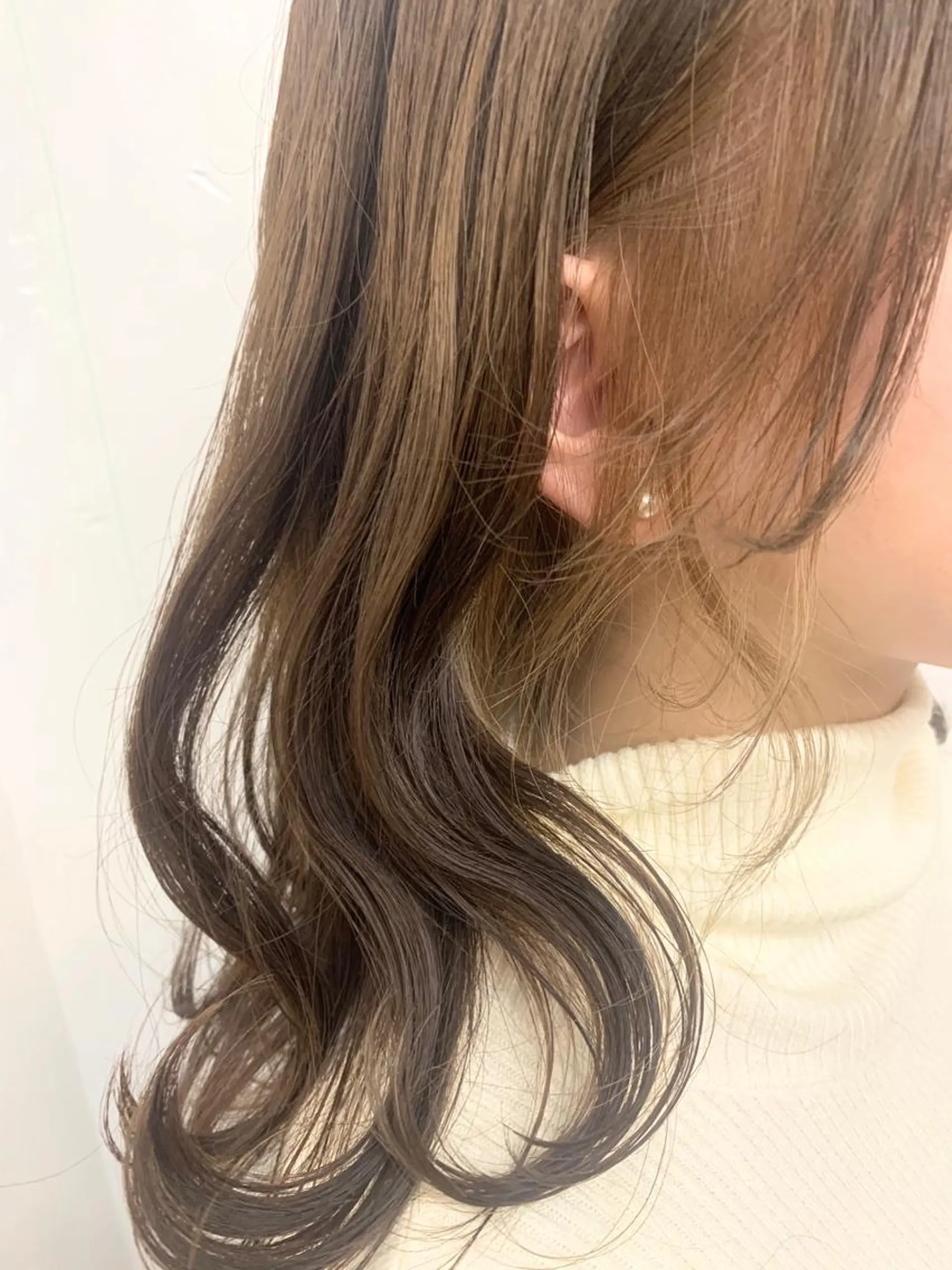 ロング カラー インナーカラー おくれ毛 カット ヘアカラー ヘアセット chama レイヤーカットのヘアスタイル