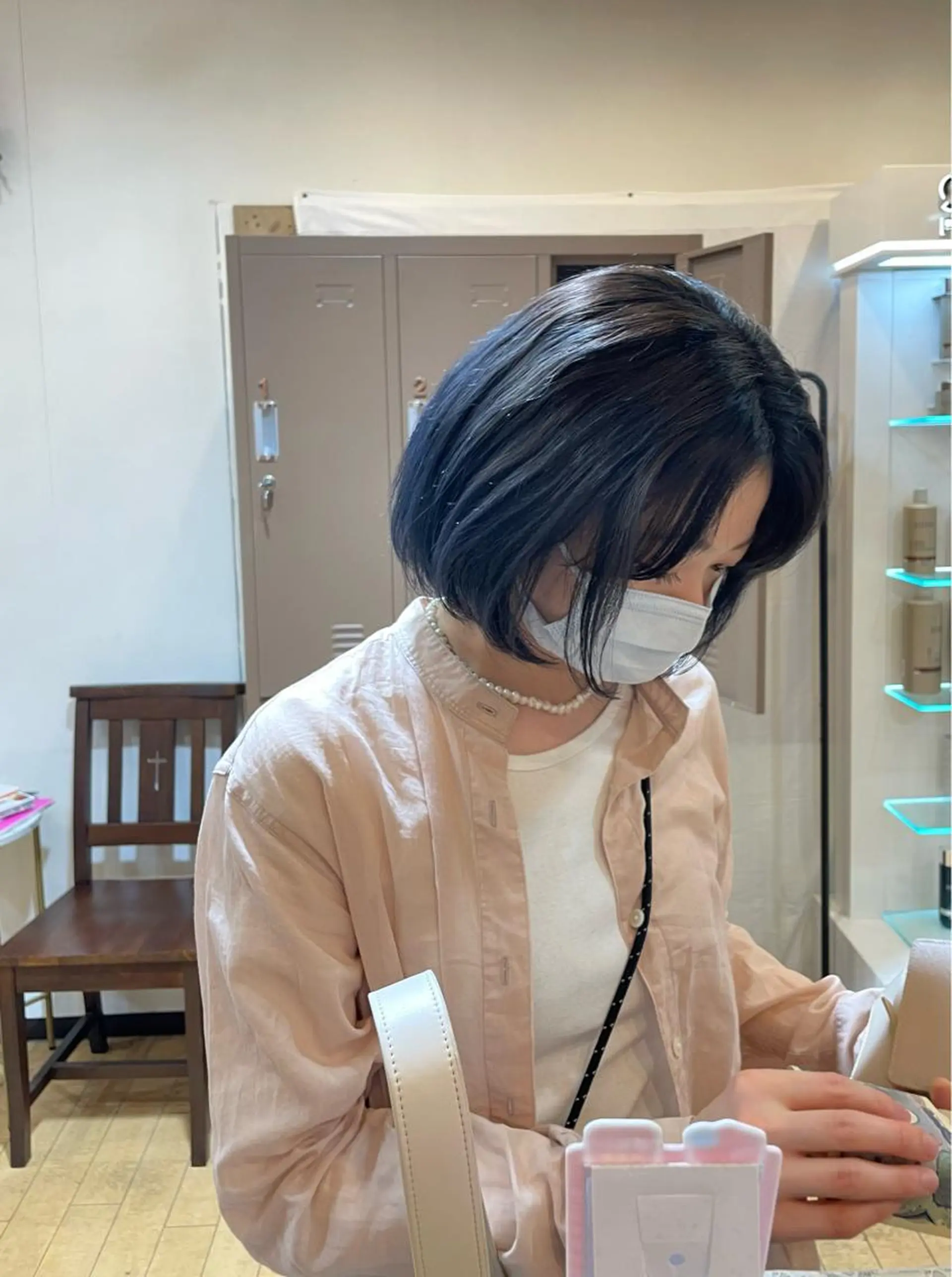 ショート カラー 黒髪 ブリーチ ブルーカラー ブルーブラック 山本 眞白のヘアスタイル