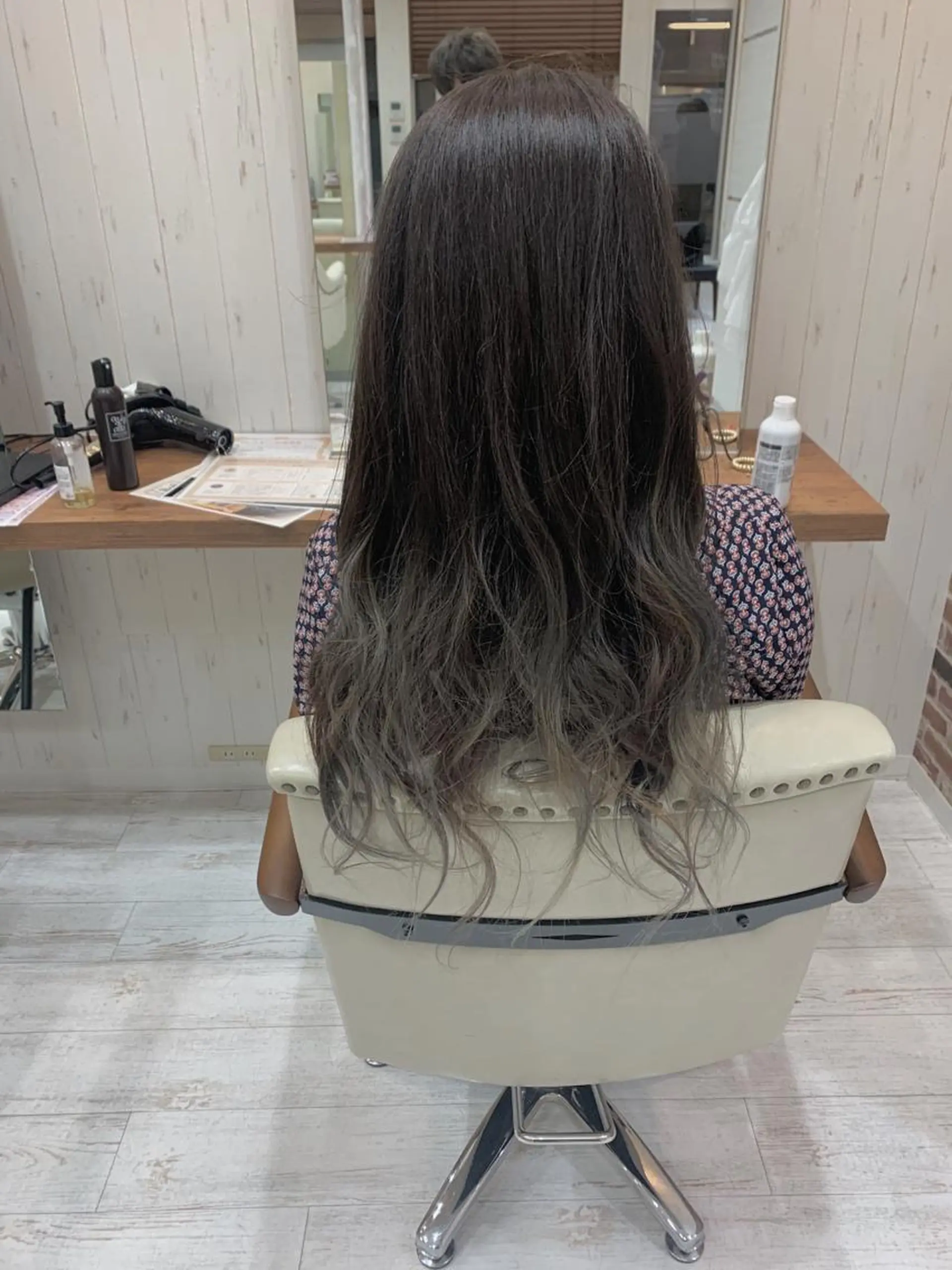 ロング アッシュ アッシュグレー brace 立花のヘアスタイル
