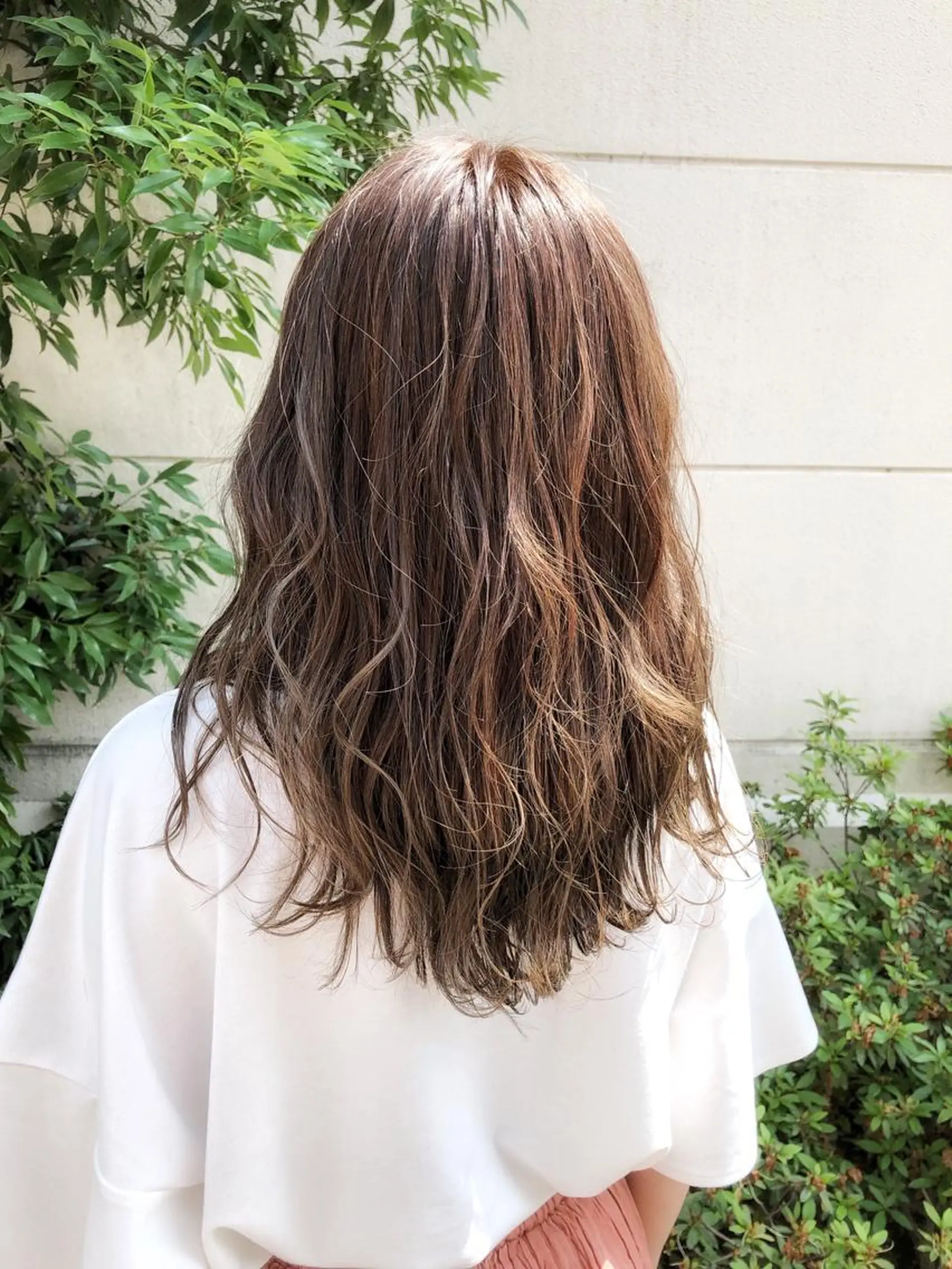 ミディアム シールエクステ エクステ ハイライト レイヤーカット カット ヘアカラー LOCO Ko-kiのヘアスタイル