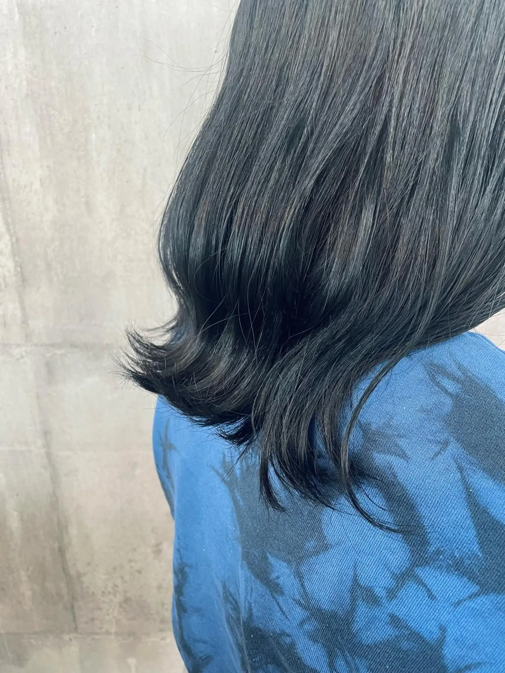 カラー 黒髪 ブルーカラー ブルーブラック _WHITE浜松店 もえかのヘアスタイル