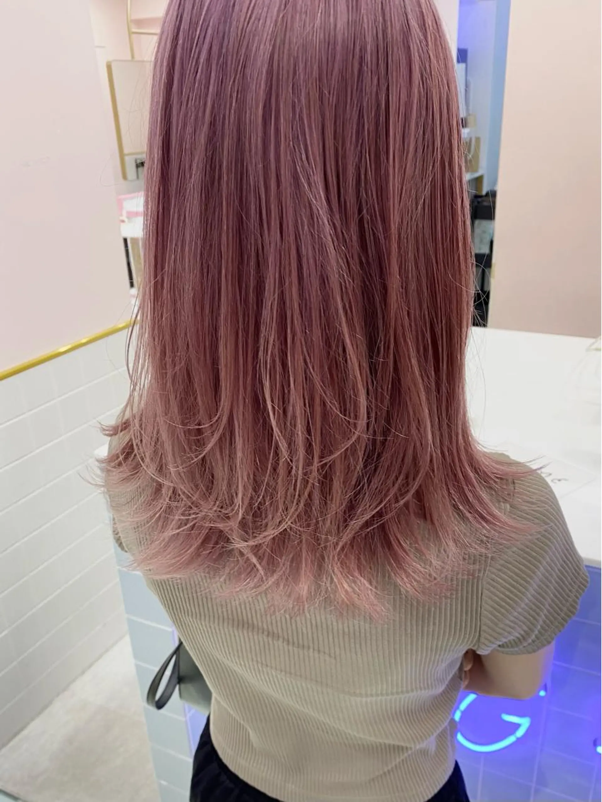 セミロング カラー バレイヤージュ ミストバング ベージュカラー ブリーチ ケアブリーチ カット ヘアカラー トリートメント ヘアセット lot横浜所属・🫧tatsuki 🫧“lot 横浜“のヘアスタイル
