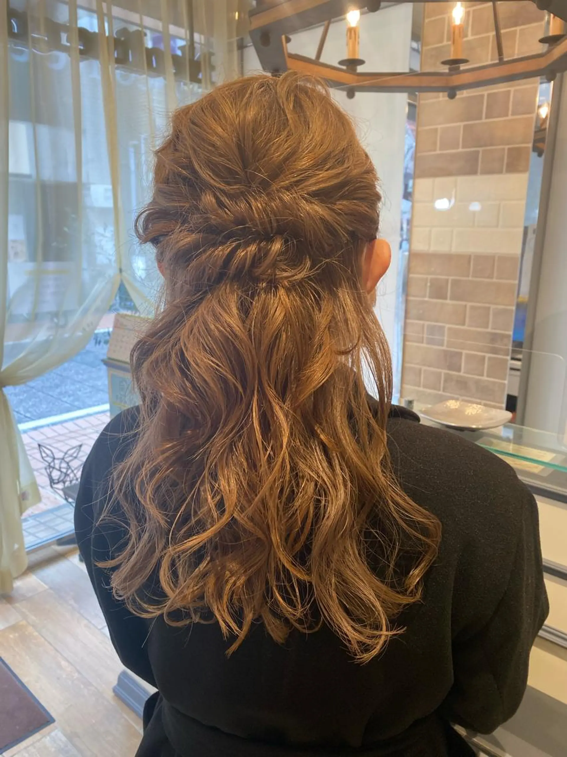 セミロング ヘアアレンジ ヘアセット 宮内 真乃のヘアスタイル