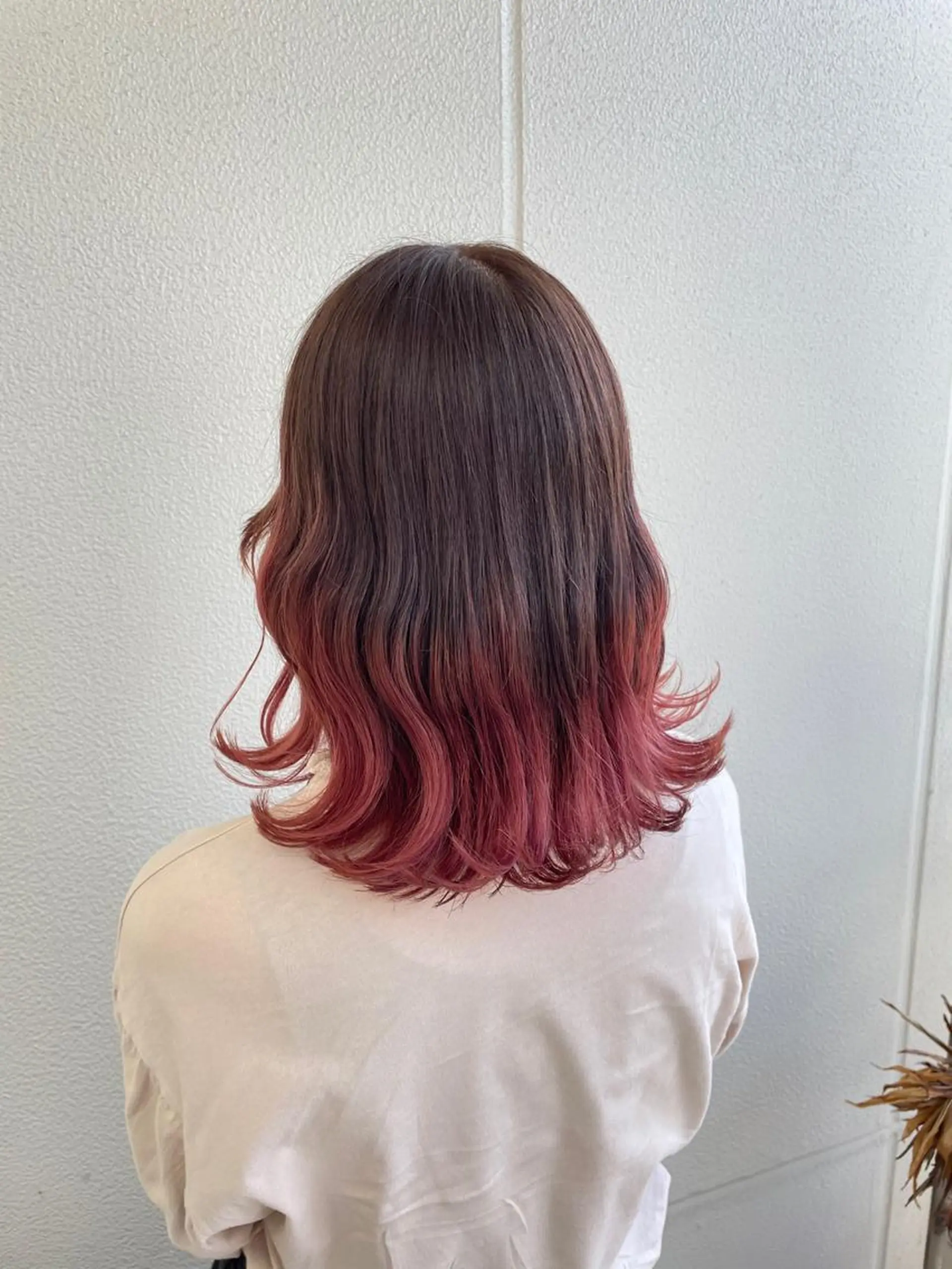 セミロング カラー ヘアアレンジ グラデーションカラー レッドカラー ヘアカラー トリートメント ヘッドスパ ヘアセット 艶髪✨寒色カラー✨ 翁長孝輔のヘアスタイル