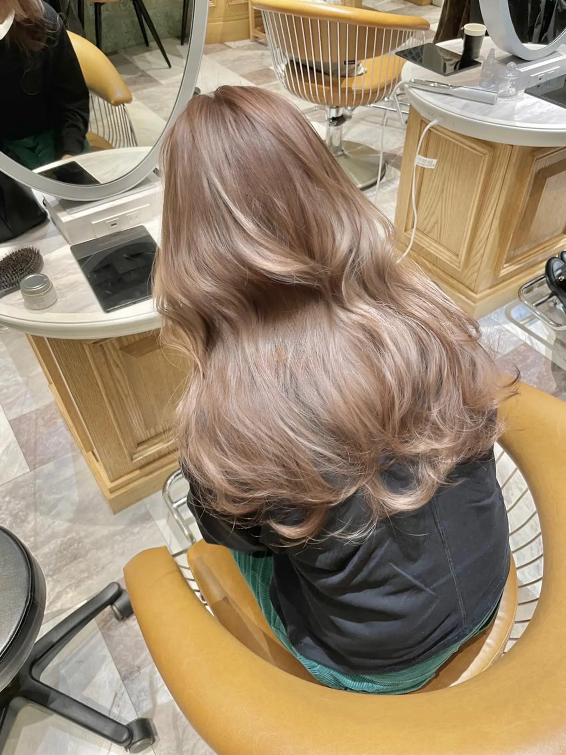セミロング カラー バレイヤージュ ブリーチ ケアブリーチ ダブルカラー グラデーションカラー ヘアカラー トリートメント ミルクティー 特化🌈渡辺隼也のヘアスタイル