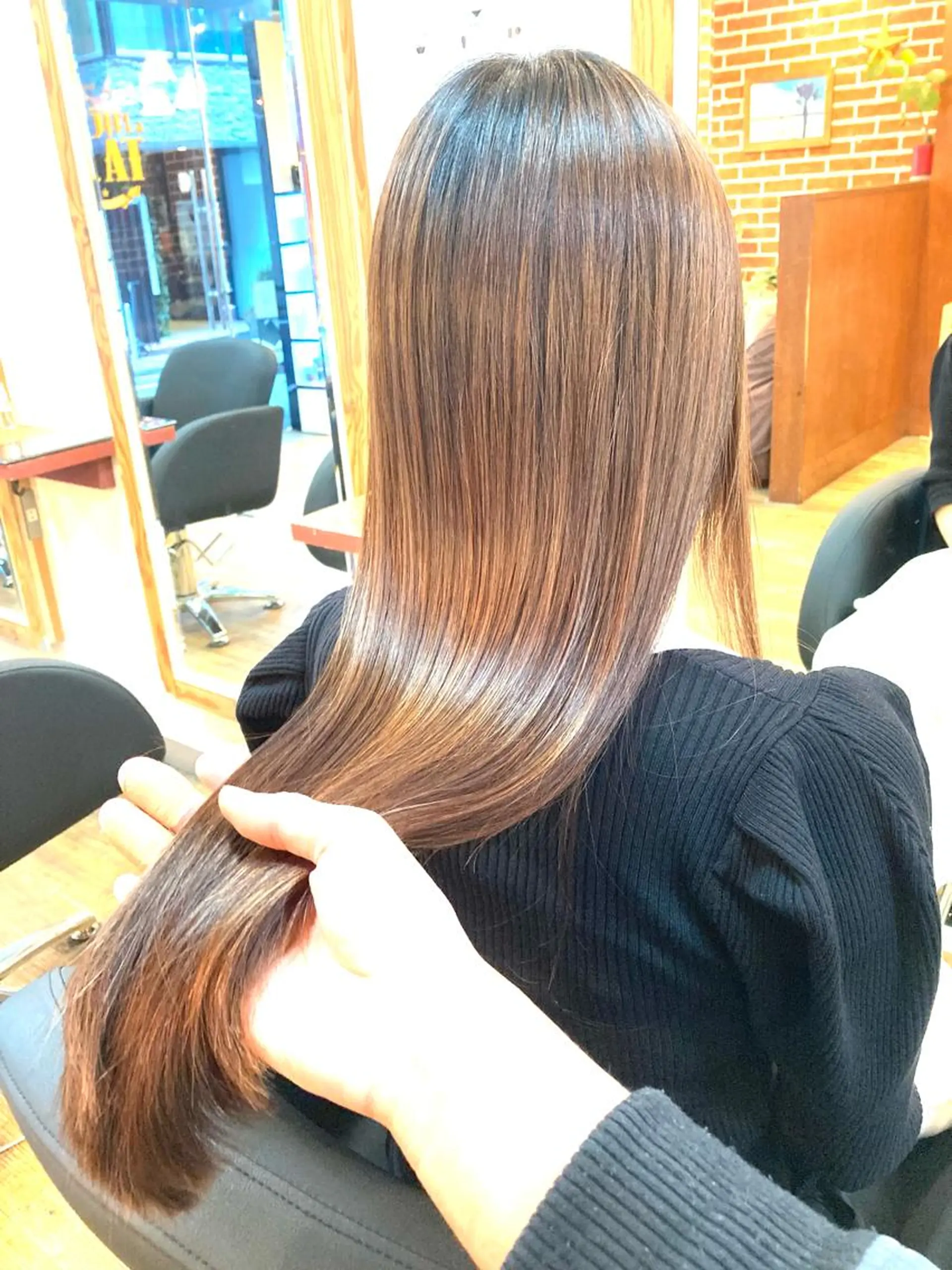 ロング ハイライト 髪質改善 韓国風ヘア レイヤーカット カット 縮毛矯正 トリートメント 絹髪に小顔レイヤー KASHIのヘアスタイル