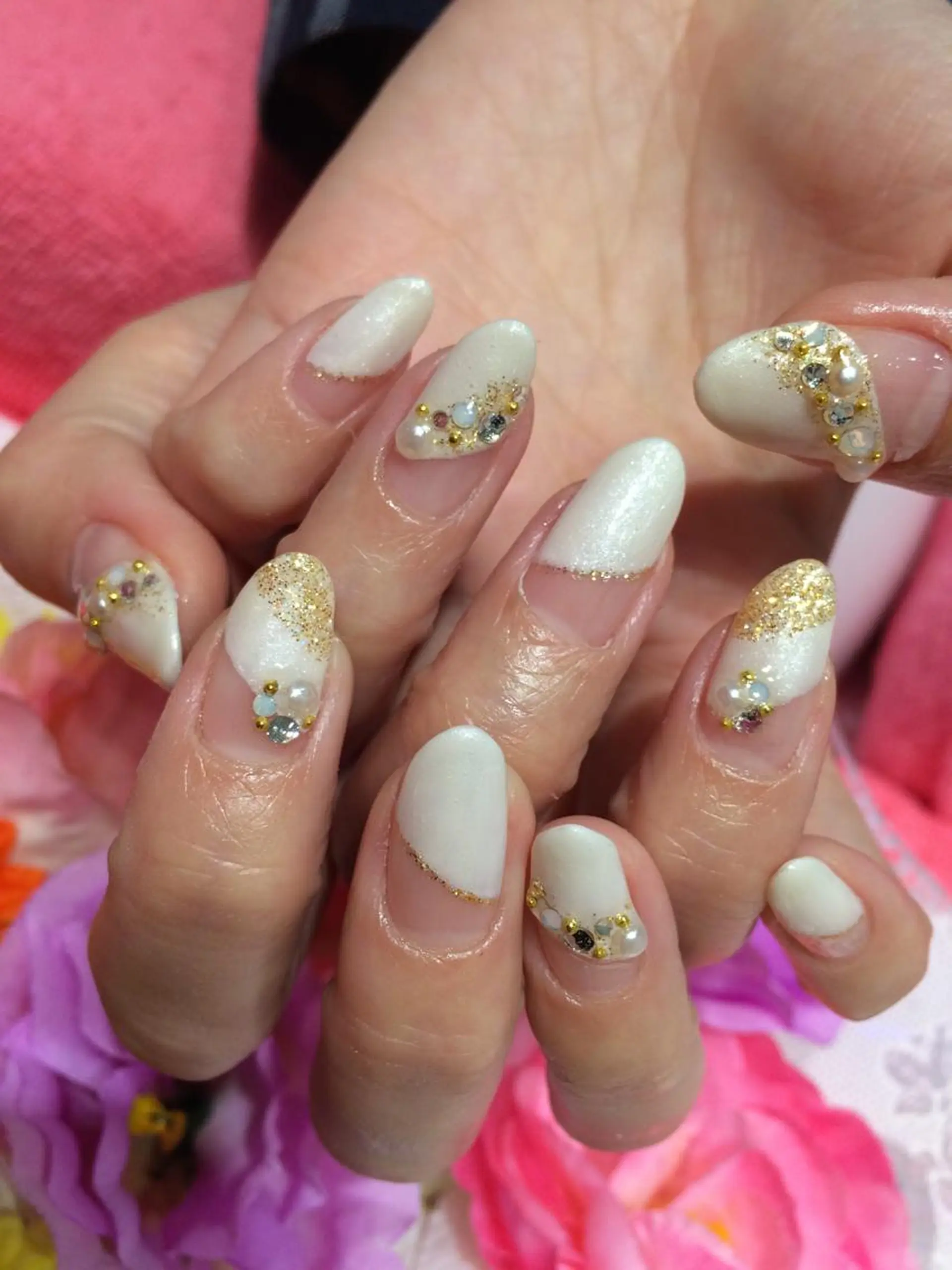 ネイル ゴールド ホワイト maison　opus所属・nailartist lisaのネイルデザイン