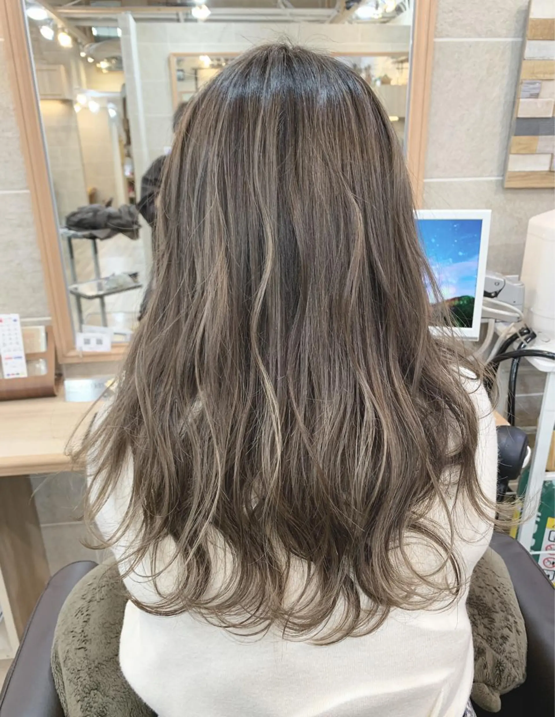 セミロング カラー ブリーチ ケアブリーチ ハイライトカラー ハイライト ヘアカラー トリートメント 平尾 拓也のヘアスタイル