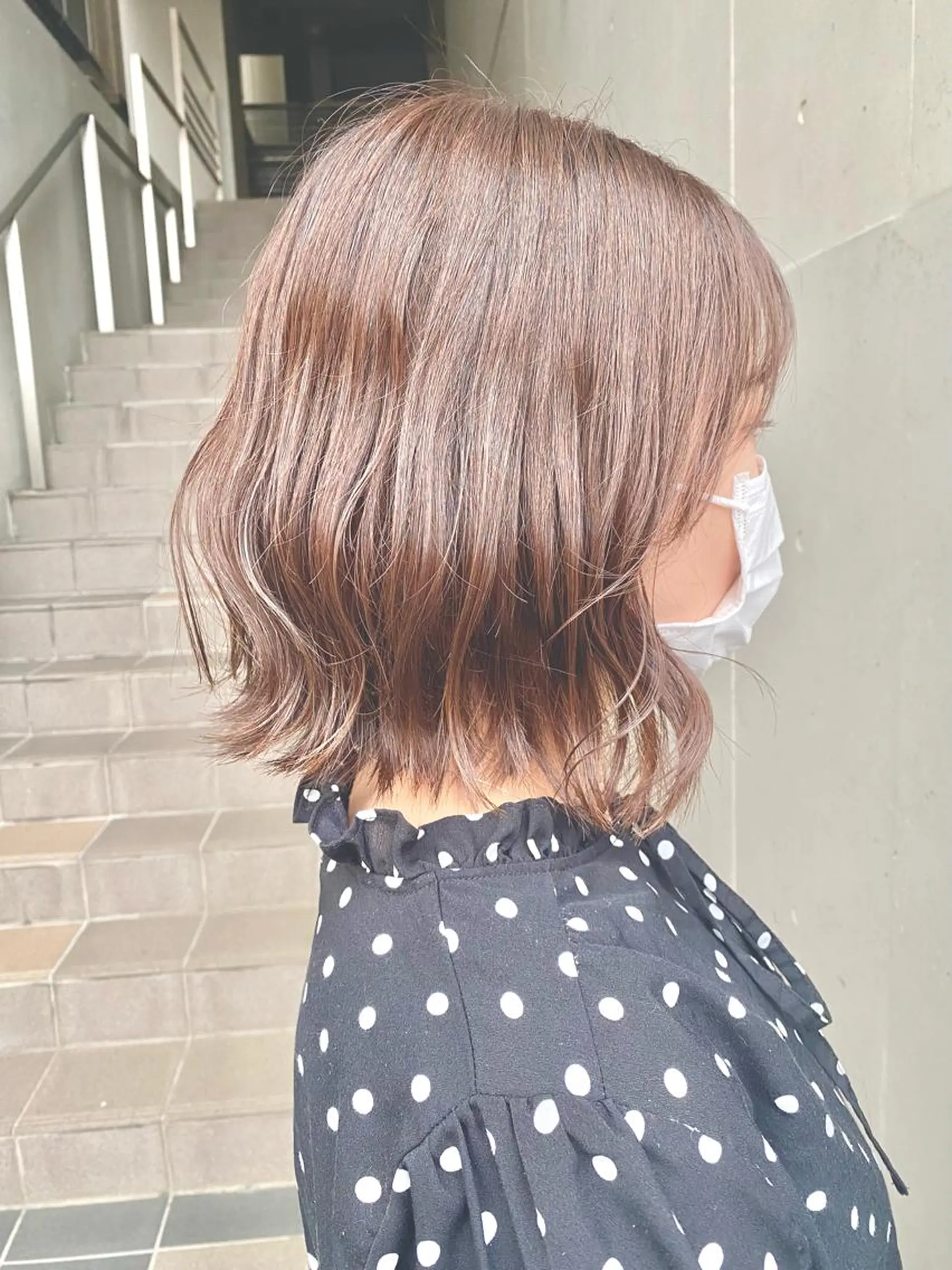 ミディアム カラー ベージュカラー ボブ カット ヘアカラー エクステ／インナー カラー 礒野朱里のヘアスタイル