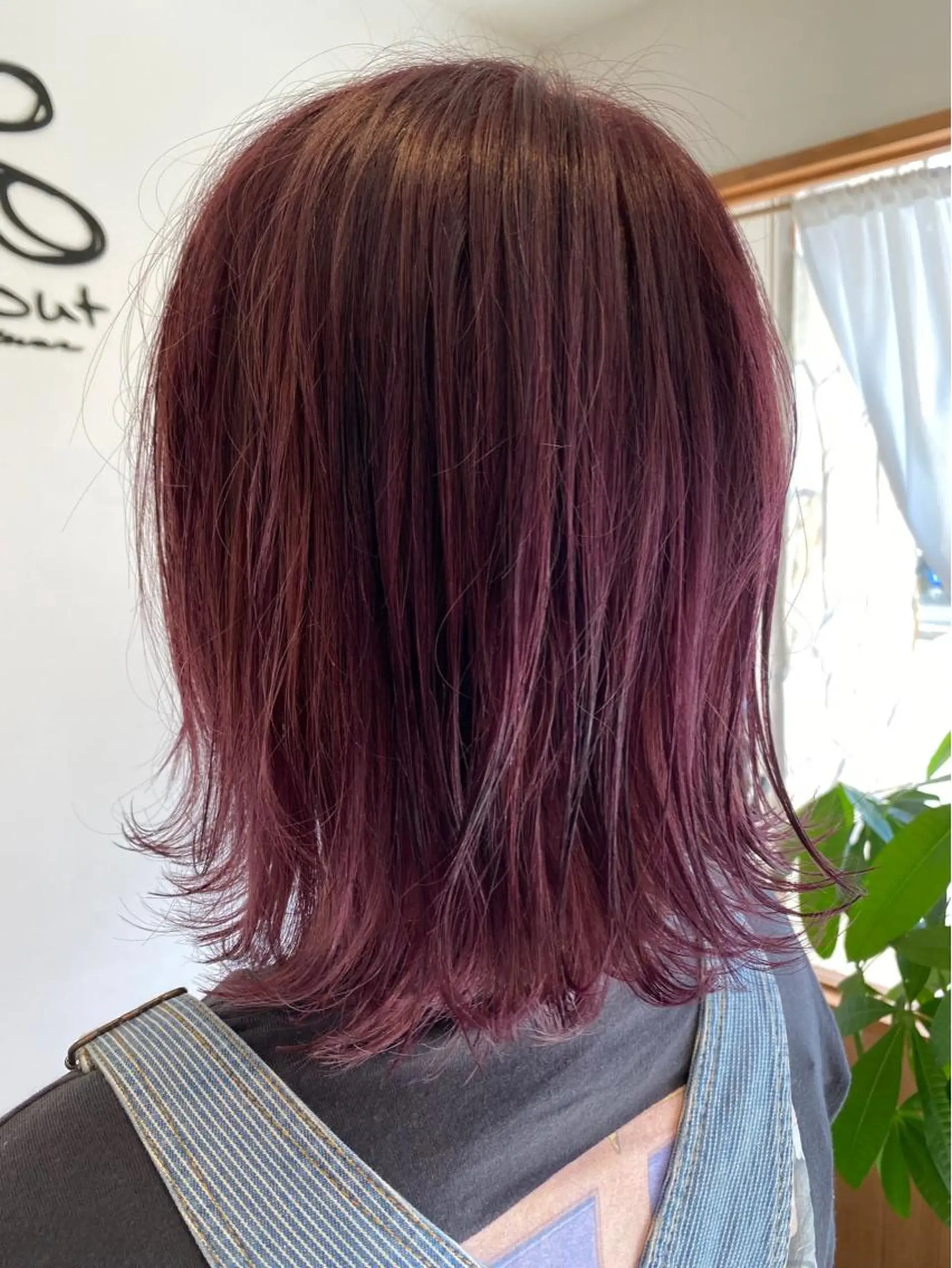 ミディアム カット ヘアカラー chill out 南塚口本店のヘアスタイル