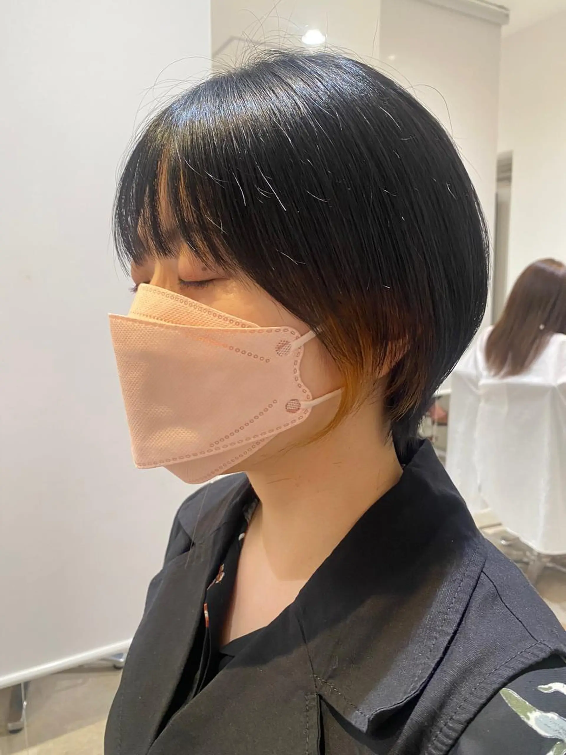 ショート 顔まわりカラー特化 赤津百合絵のヘアスタイル