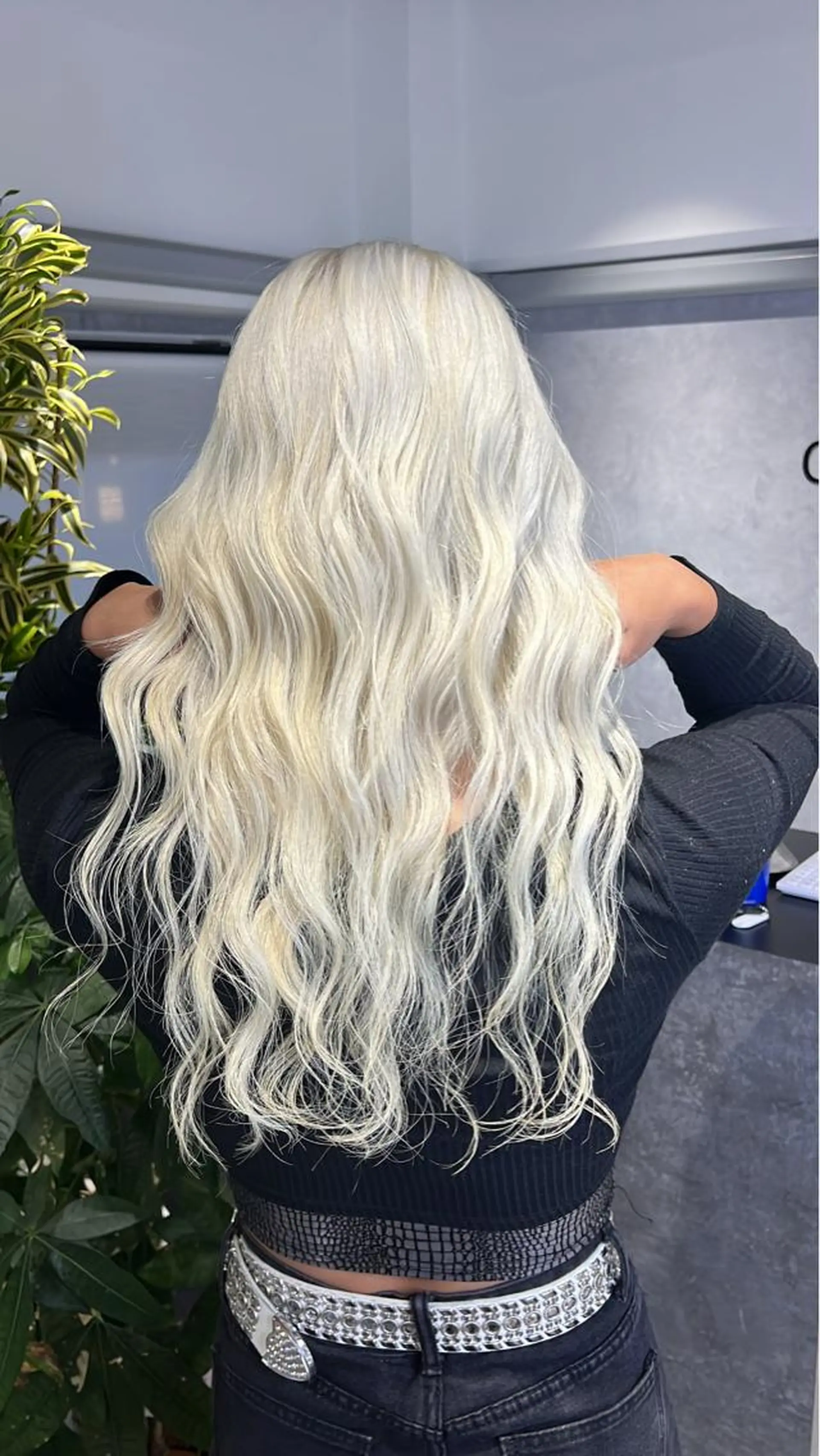 ミディアム カラー mimiiy梅田 中崎町ハイトーンのヘアスタイル