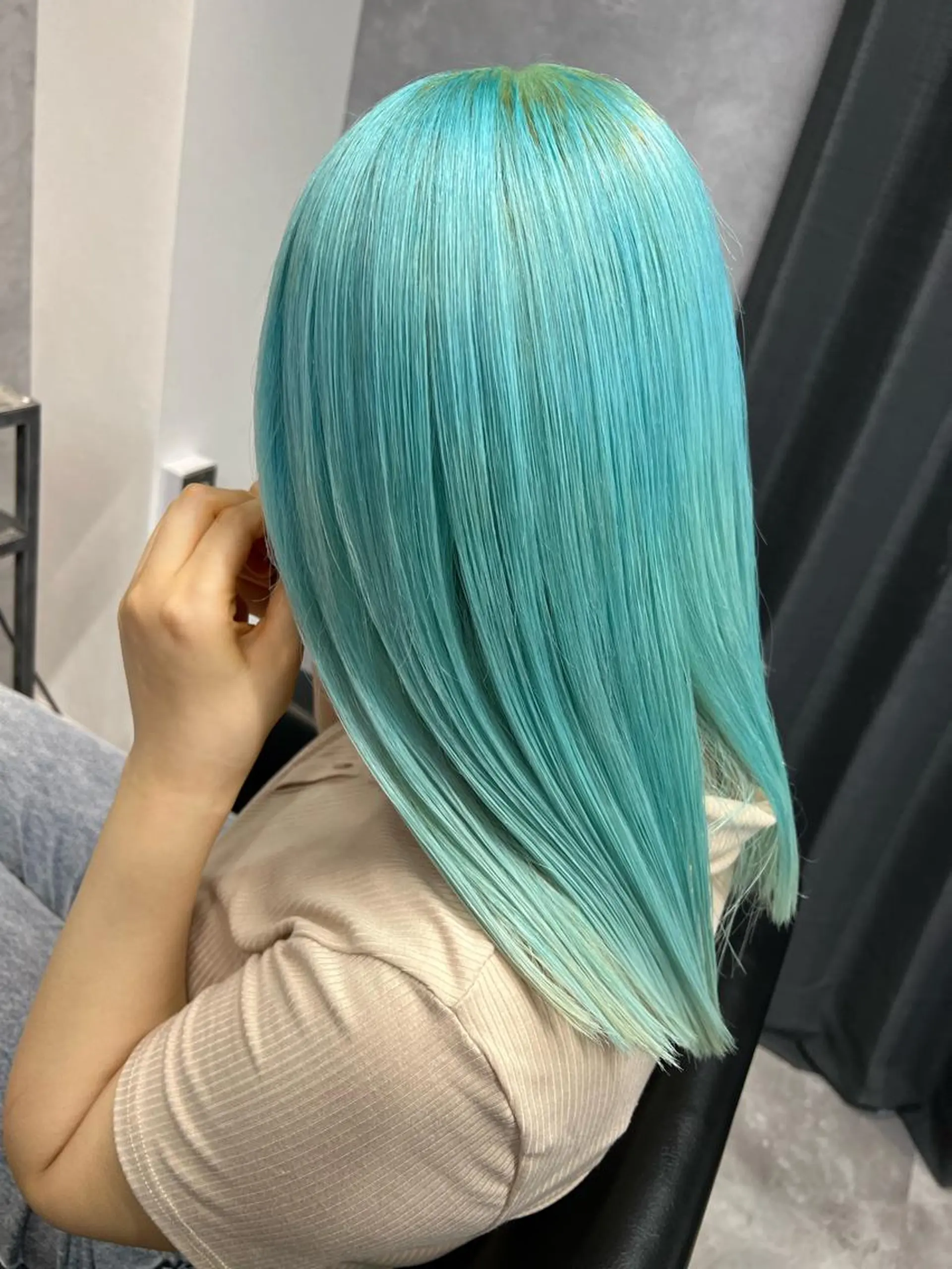 セミロング カラー mimiiy梅田 中崎町ハイトーンのヘアスタイル