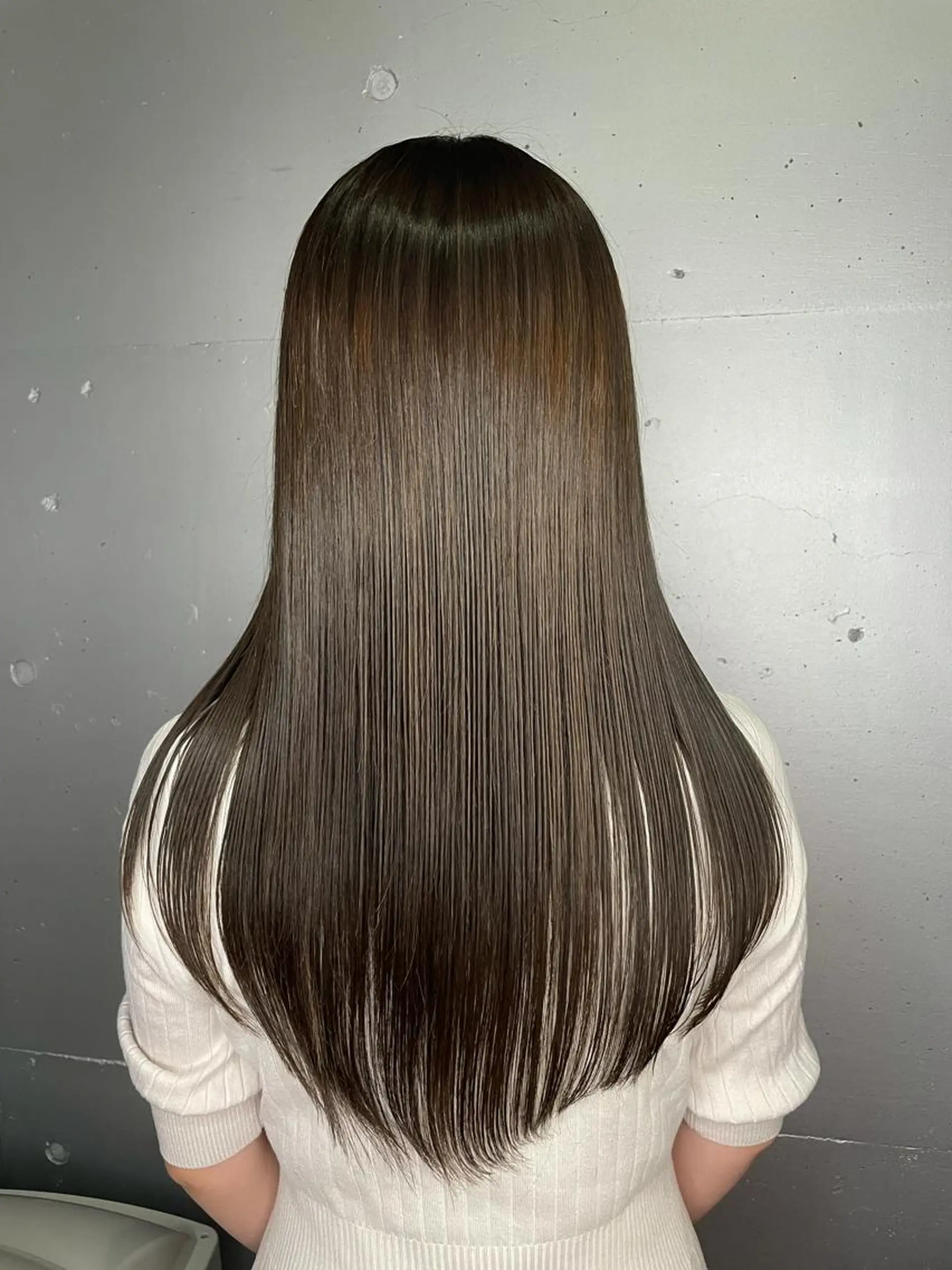 ロング カラー ダークグレー ダークグレージュ グレージュ ロング カット ヘアカラー トリートメント TMJ所属・バズる韓国ヘア 🇰🇷溝邊　拓麿のヘアスタイル