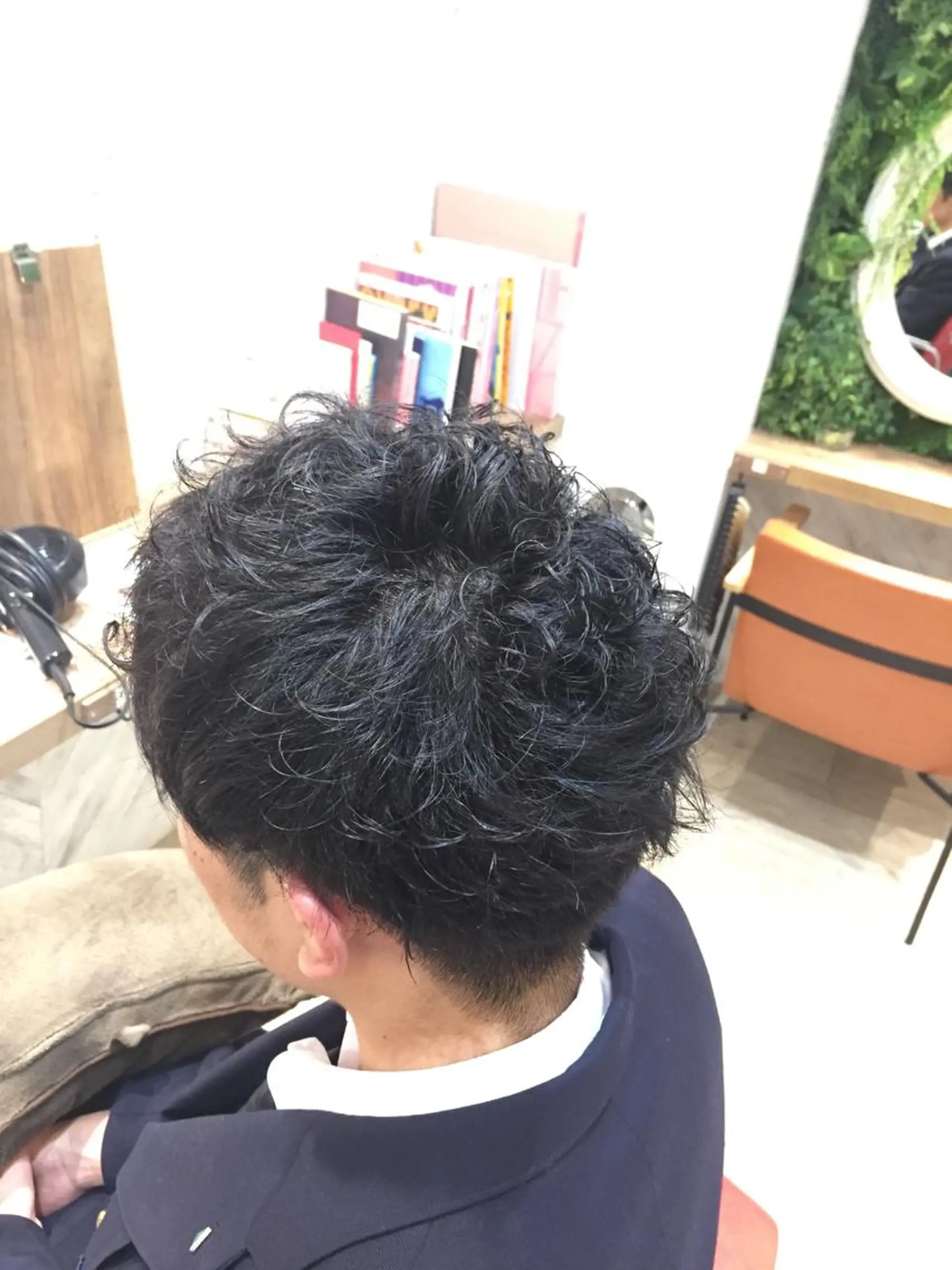 ショート パーマ メンズ 吉岡 三四朗のヘアスタイル