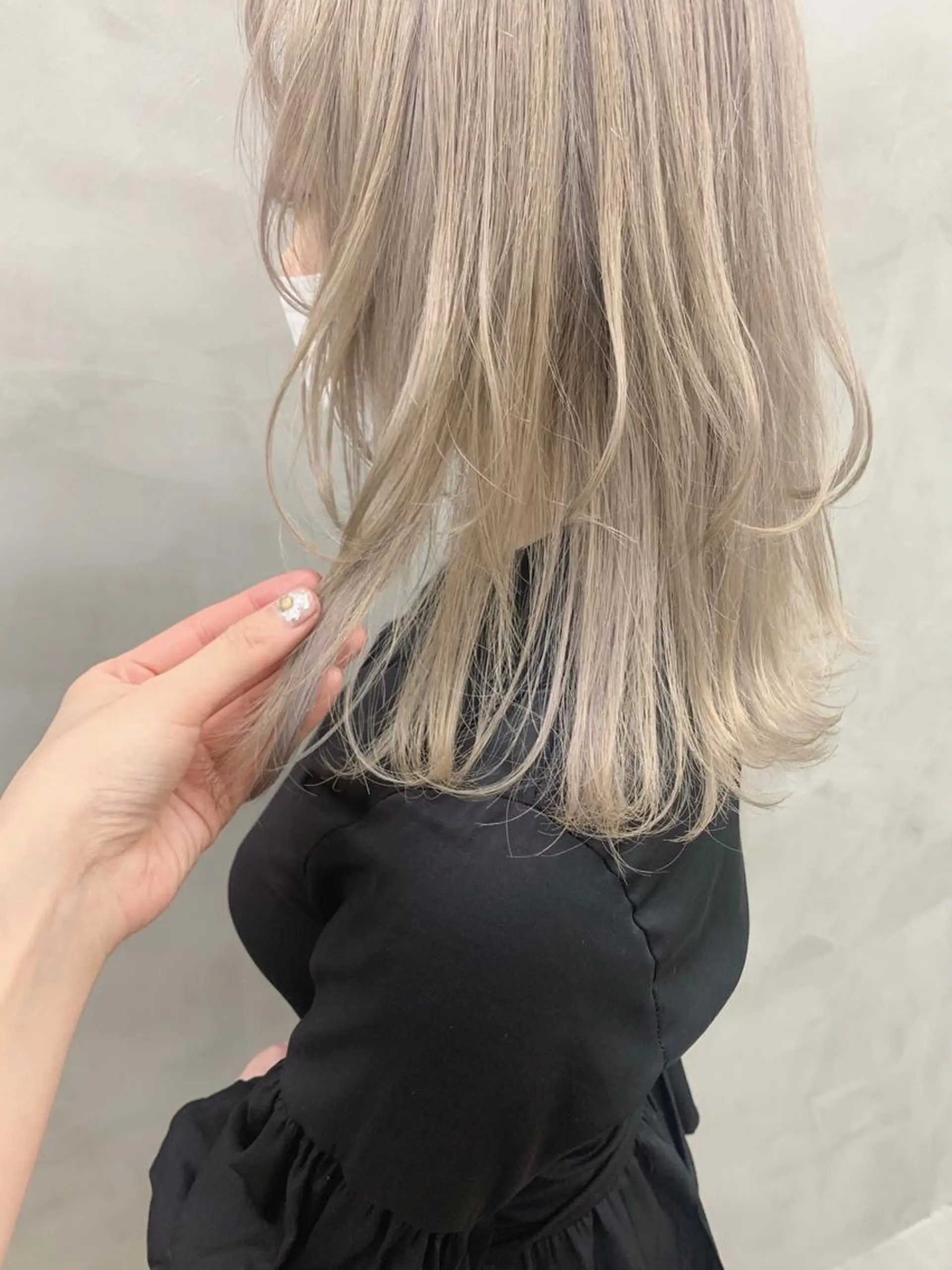 ミディアム カラー グレージュ ブームボックス所属・🐝ハイトーンカラー hachi🐝のヘアスタイル