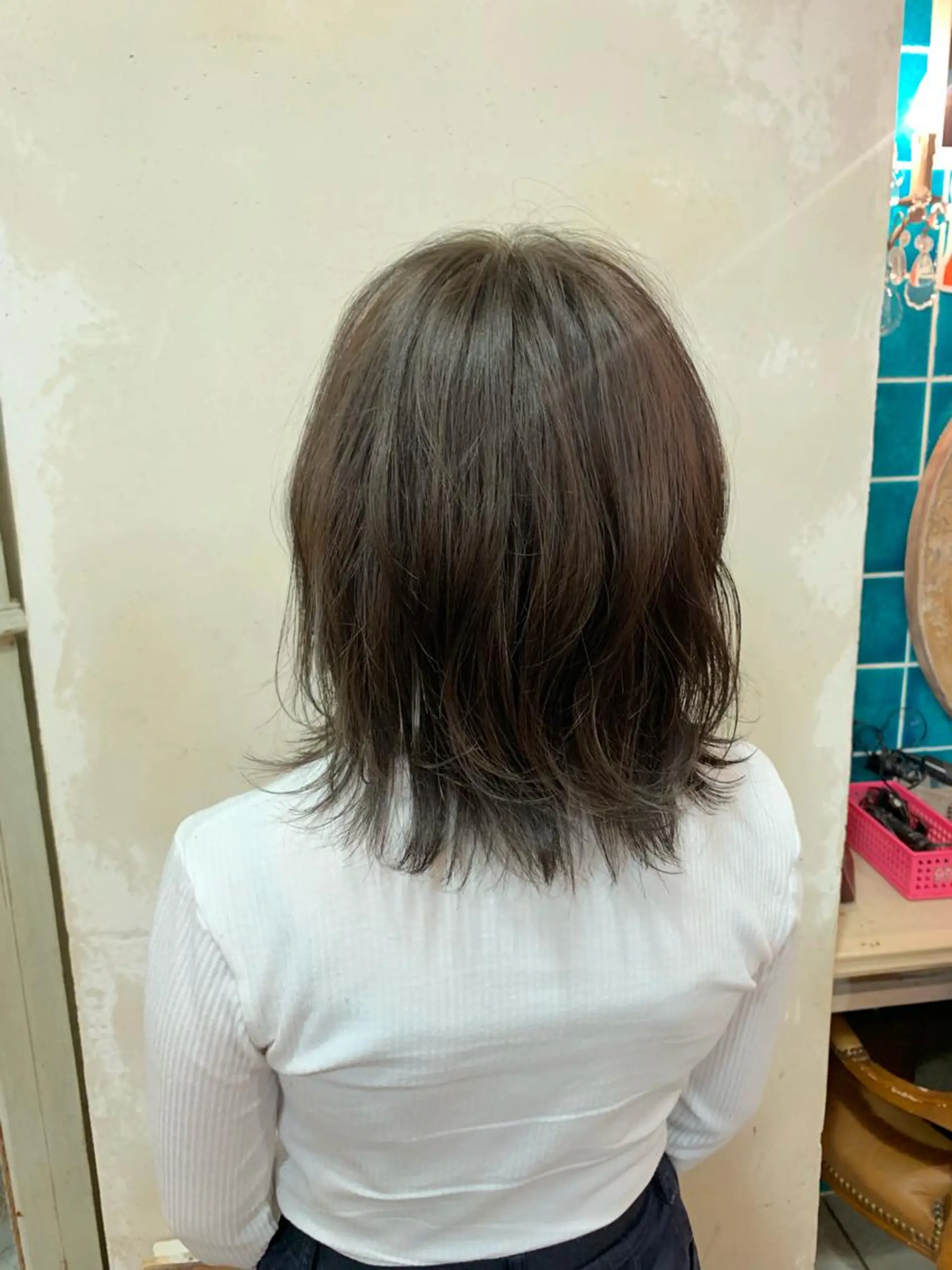 ミディアム カラー パーマ アッシュ アッシュグレー 外ハネヘア 森 早希絵のヘアスタイル