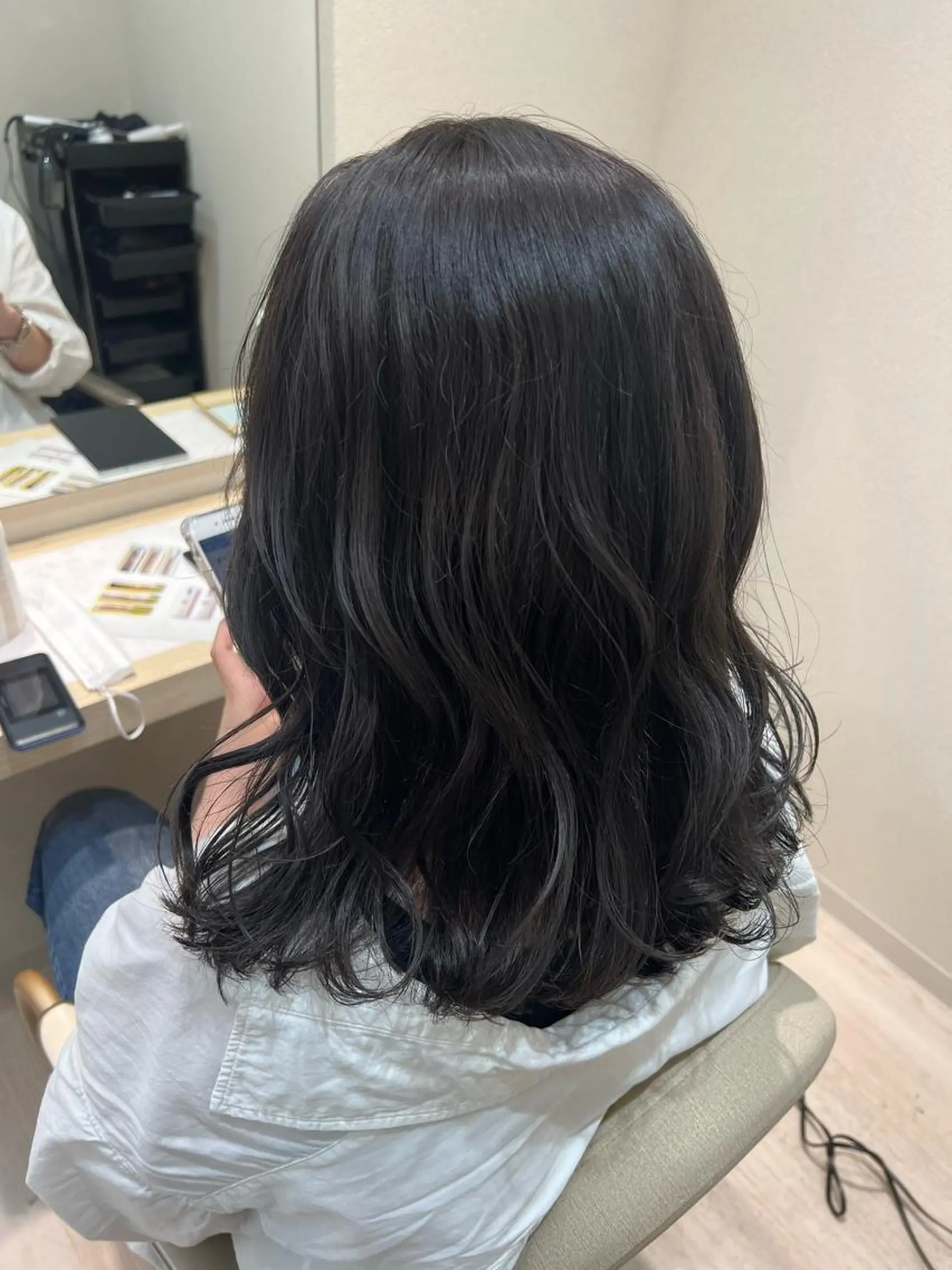 ミディアム カット ヘアカラー トリートメント ヘッドスパ mina .のヘアスタイル