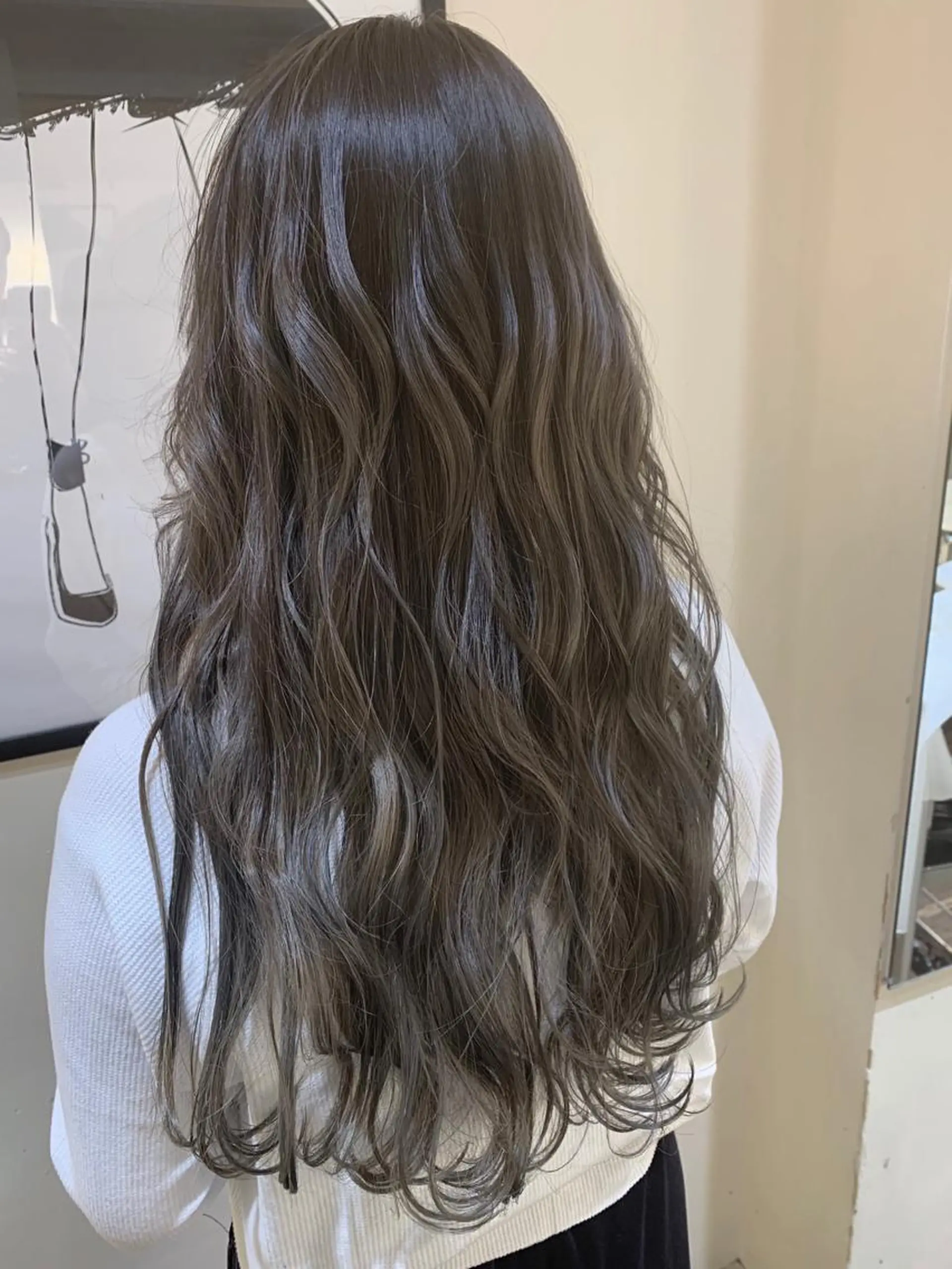 ロング カラー グレージュ ハイライトカラー ハイライト Remore所属・中塚 義人のヘアスタイル