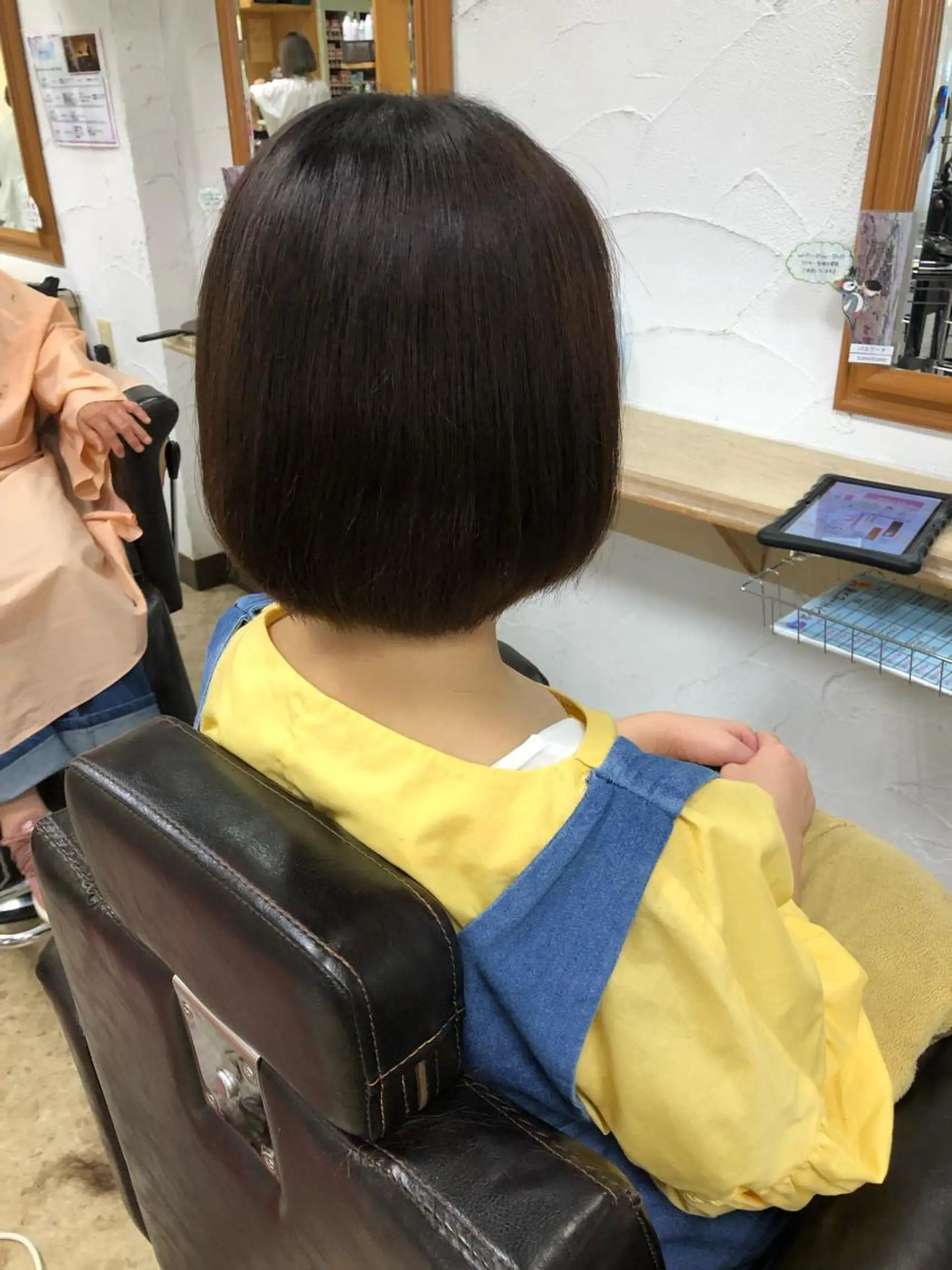 ショート ボブ レイヤーカット サロントモ所属・小松崎 咲楽のヘアスタイル